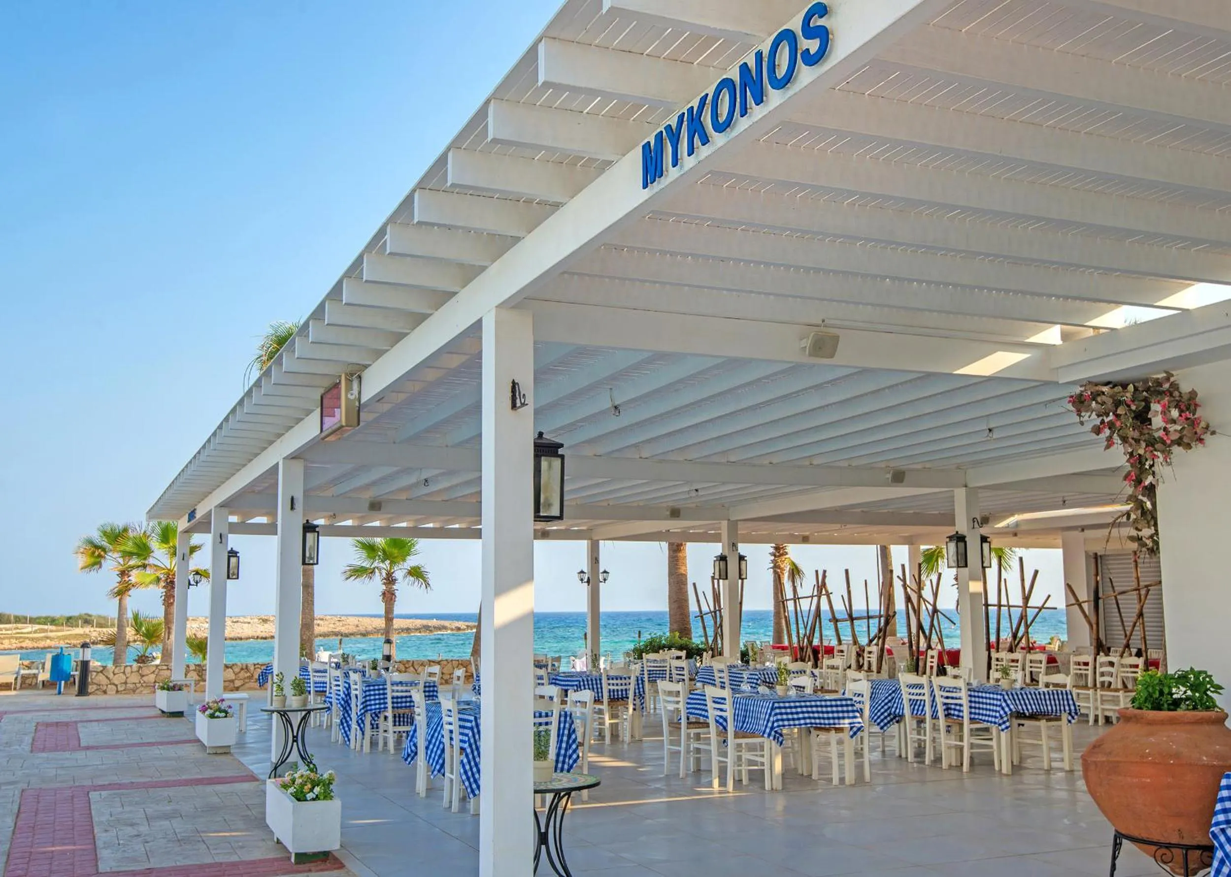 Restaurant/places to eat in Dome Beach Marina Hotel & Resort