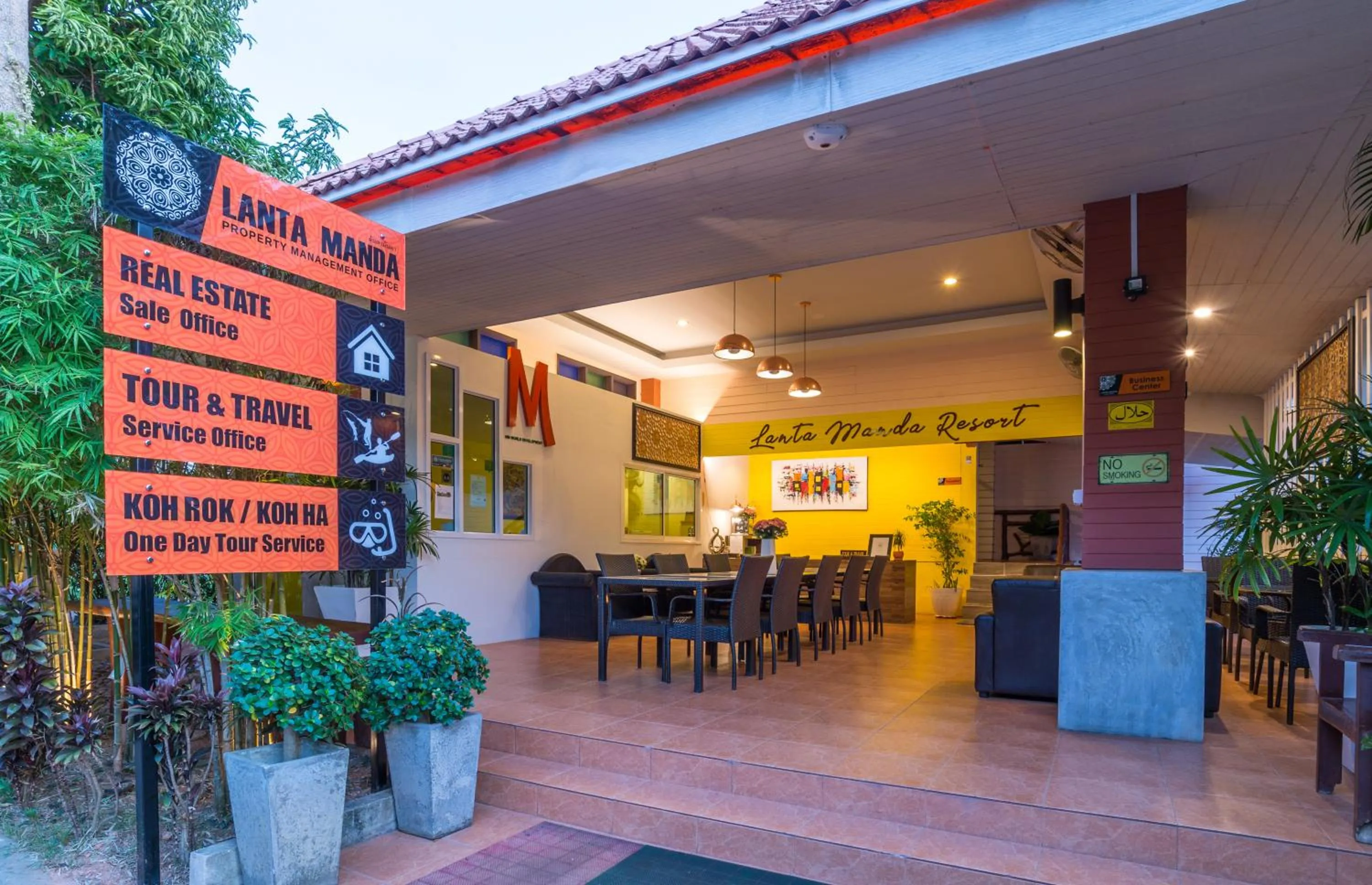 Lobby or reception in Lanta Manda Resort