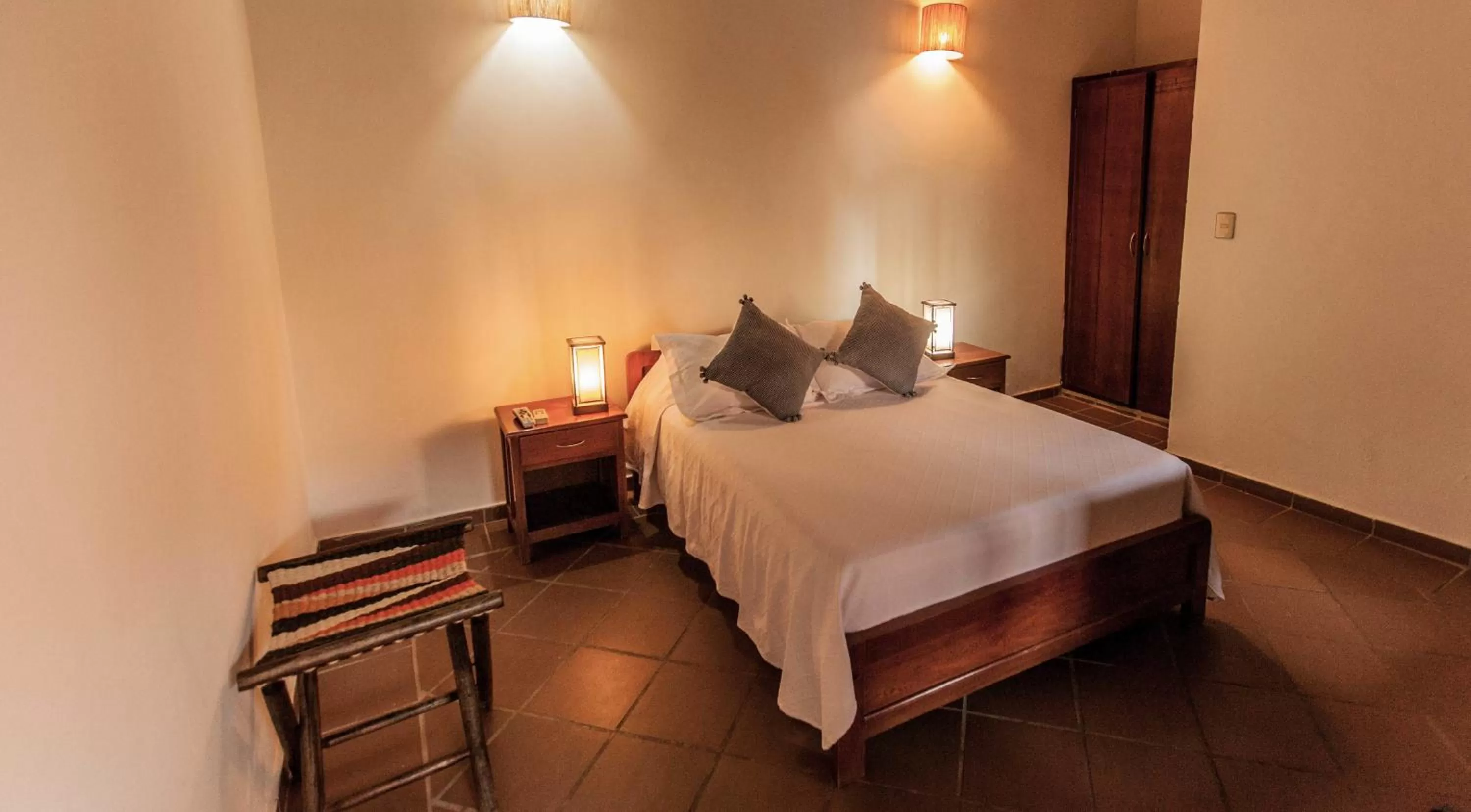 Photo of the whole room, Bed in La Casa Amarilla