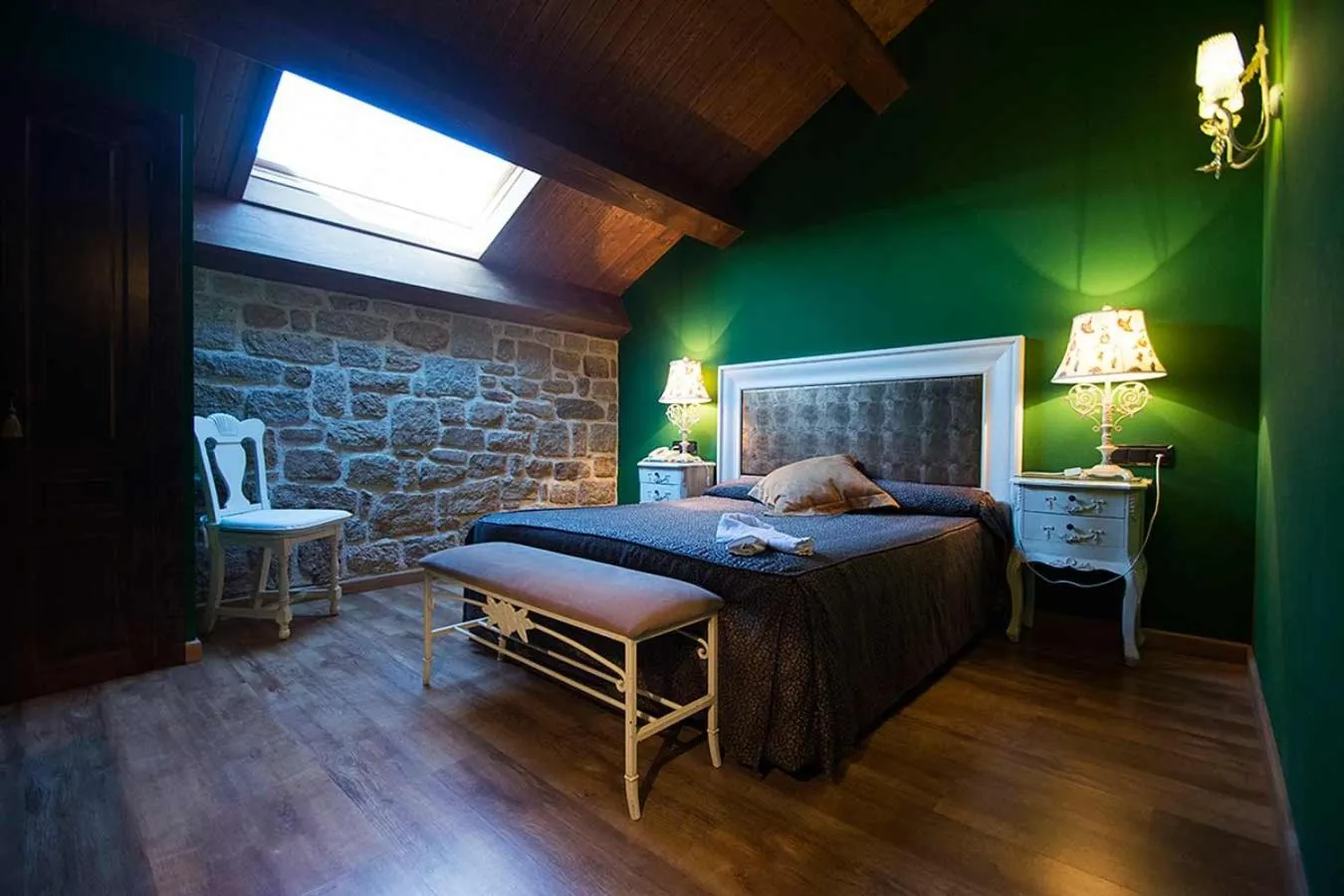 Shower, Bed in Posada Doña Urraca