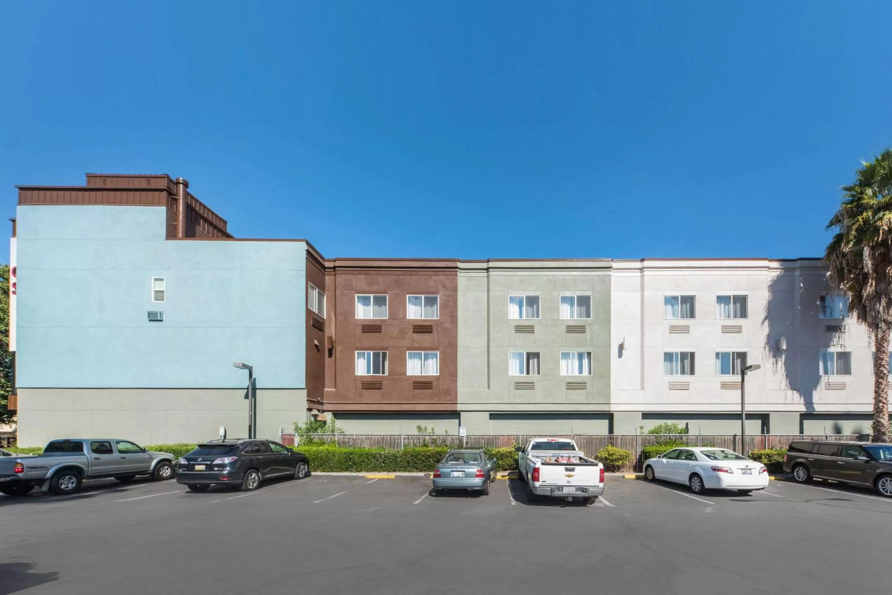 Property Building in Comfort Suites San Jose Airport