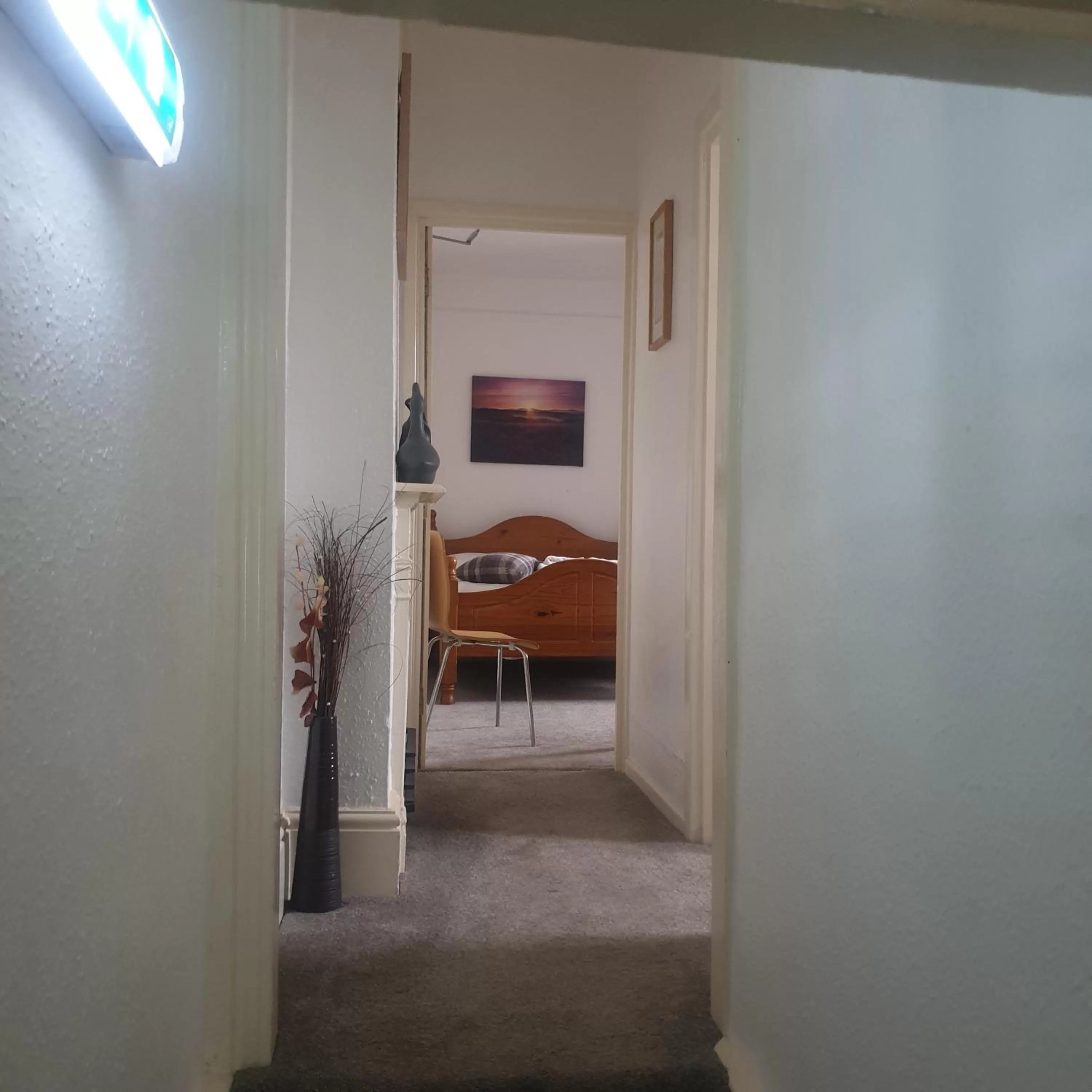 Communal lounge/ TV room, TV/Entertainment Center in THE WHEATSHEAF INN