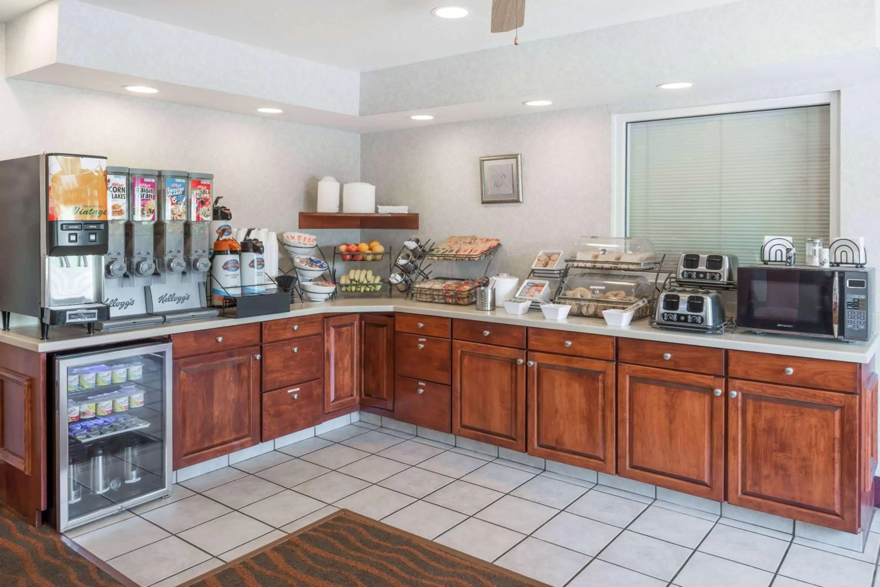 Restaurant/places to eat in Baymont by Wyndham Rolla