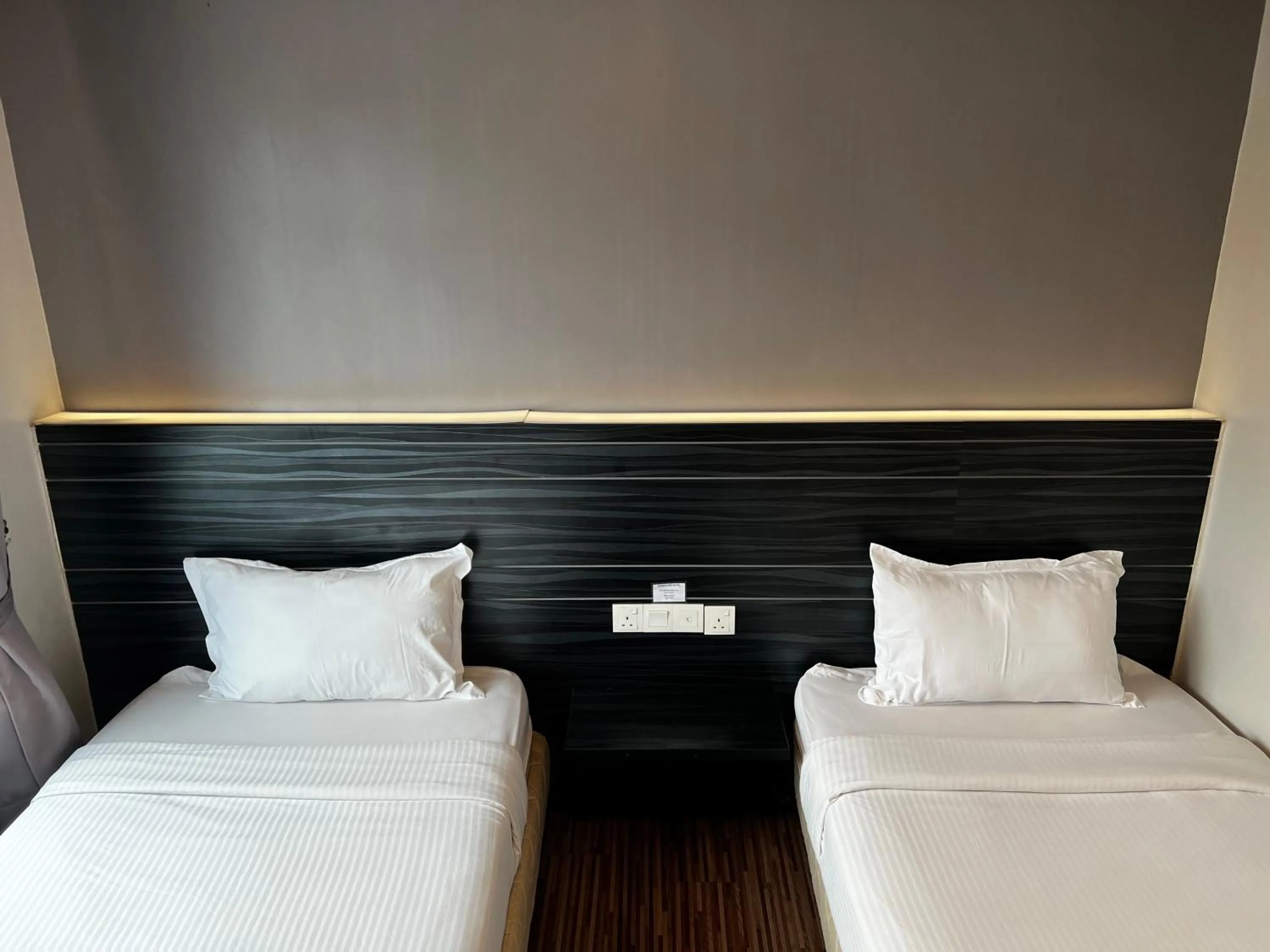 Bedroom, Bed in Signature Hotel