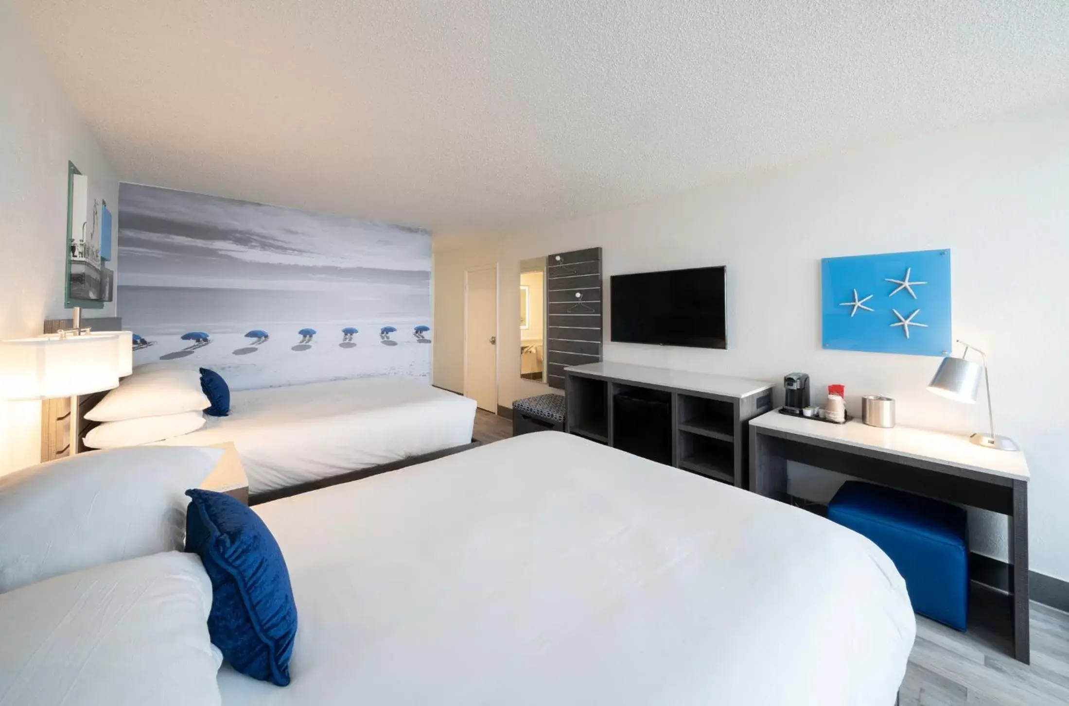 Pool Deck Two Queen Beds in The Island Resort at Fort Walton Beach Pool Deck Two Queen Beds in The Island Resort at Fort Walton Beach