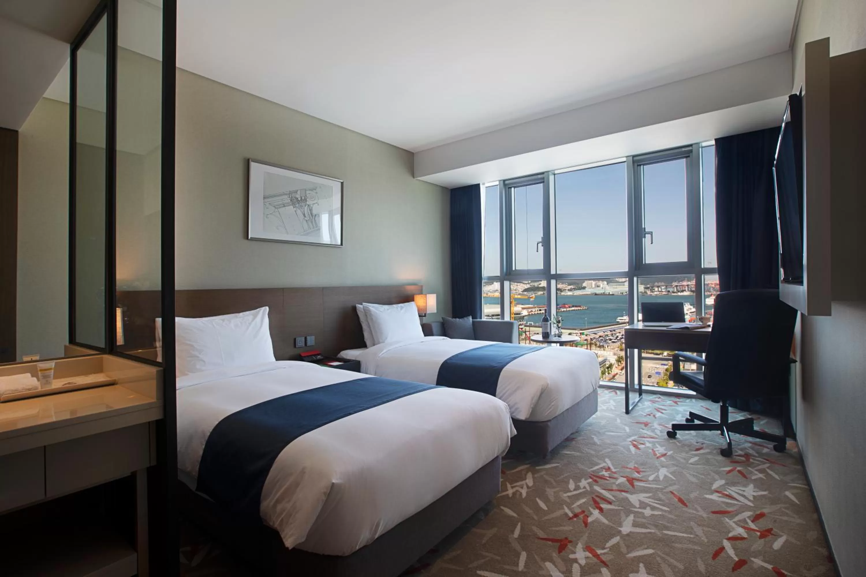 View (from property/room), Bed in ASTI Hotel Busan Station