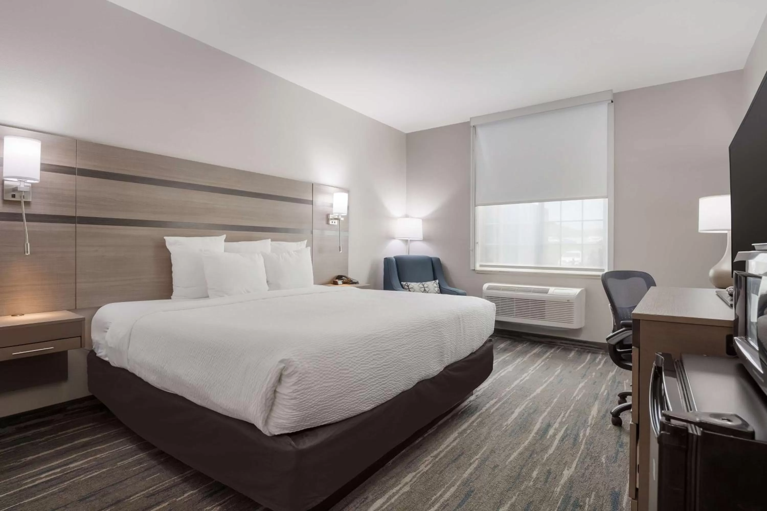 Bedroom, Bed in Best Western NSU Inn