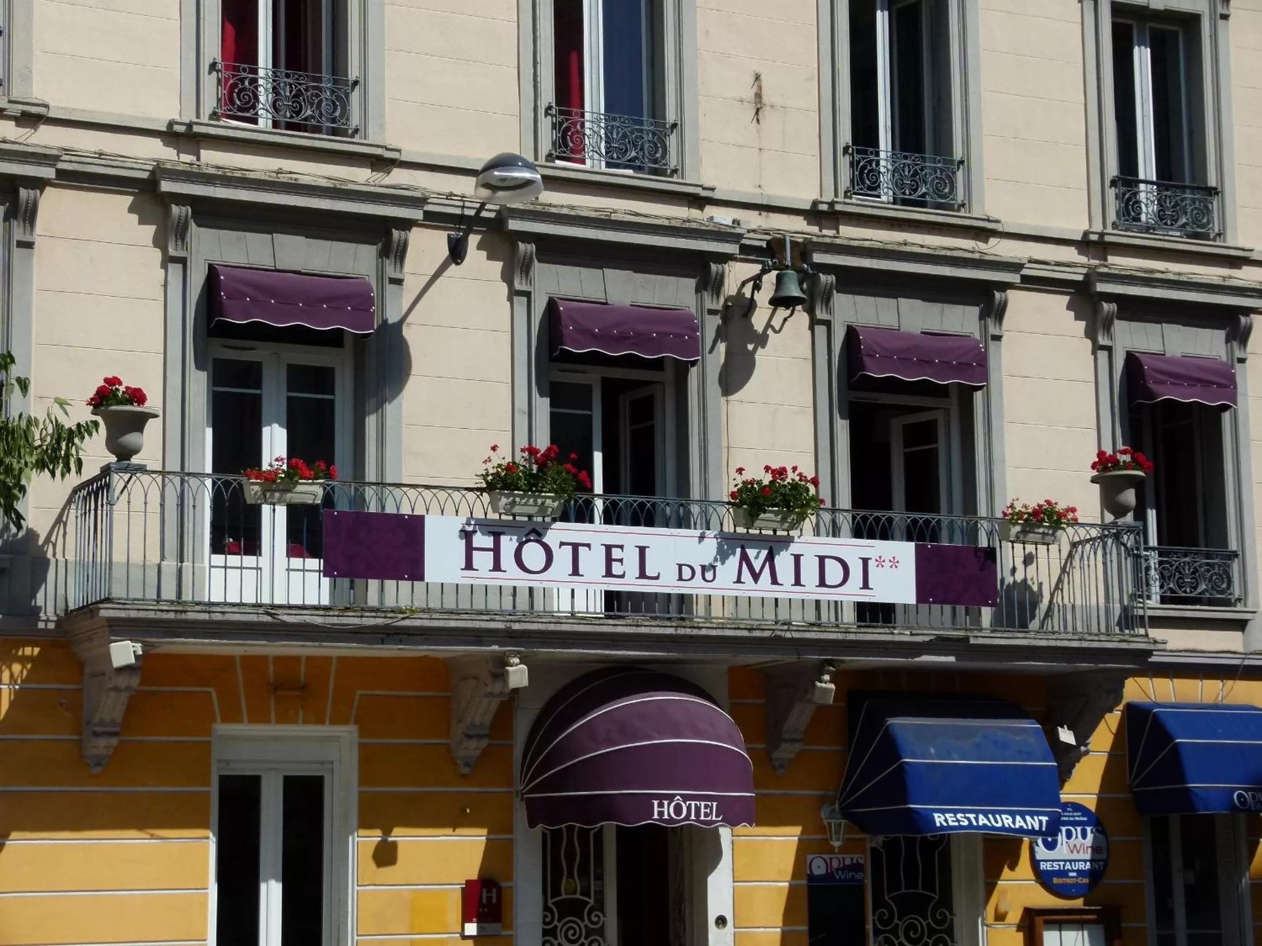Facade/entrance, Property Building in Hôtel du Midi