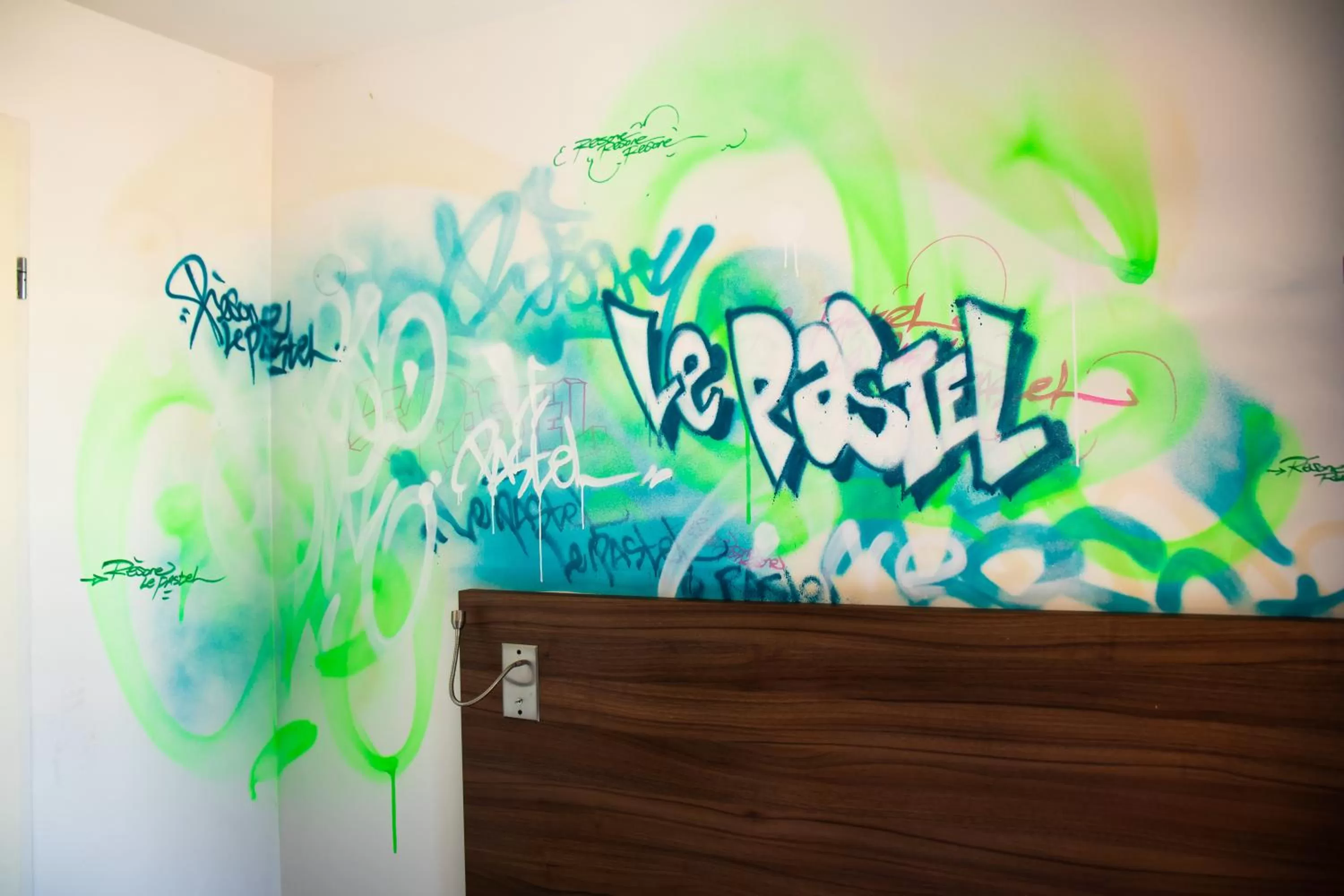 Decorative detail in Hôtel le Pastel