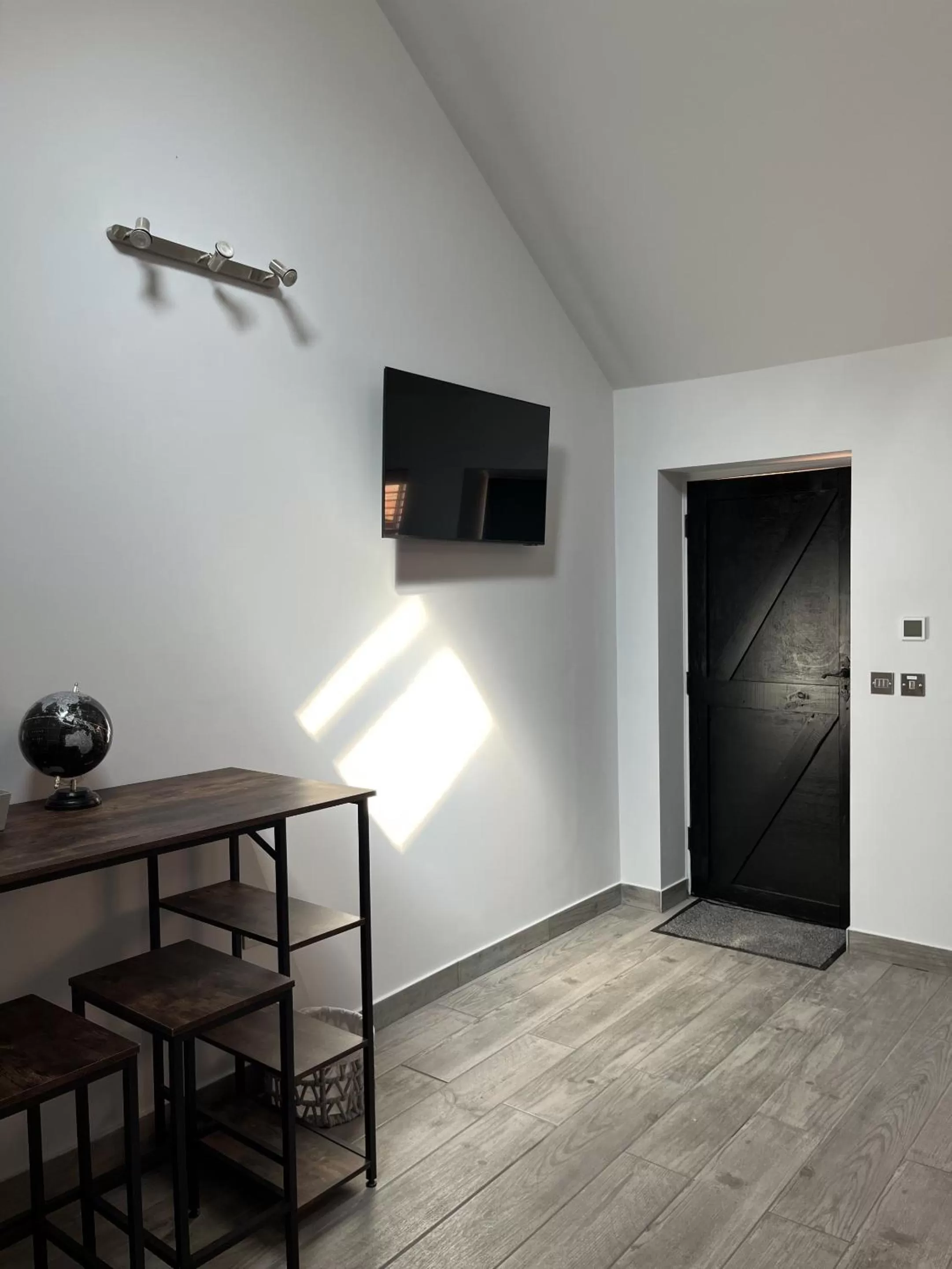 Other, TV/Entertainment Center in The Lydden Bell