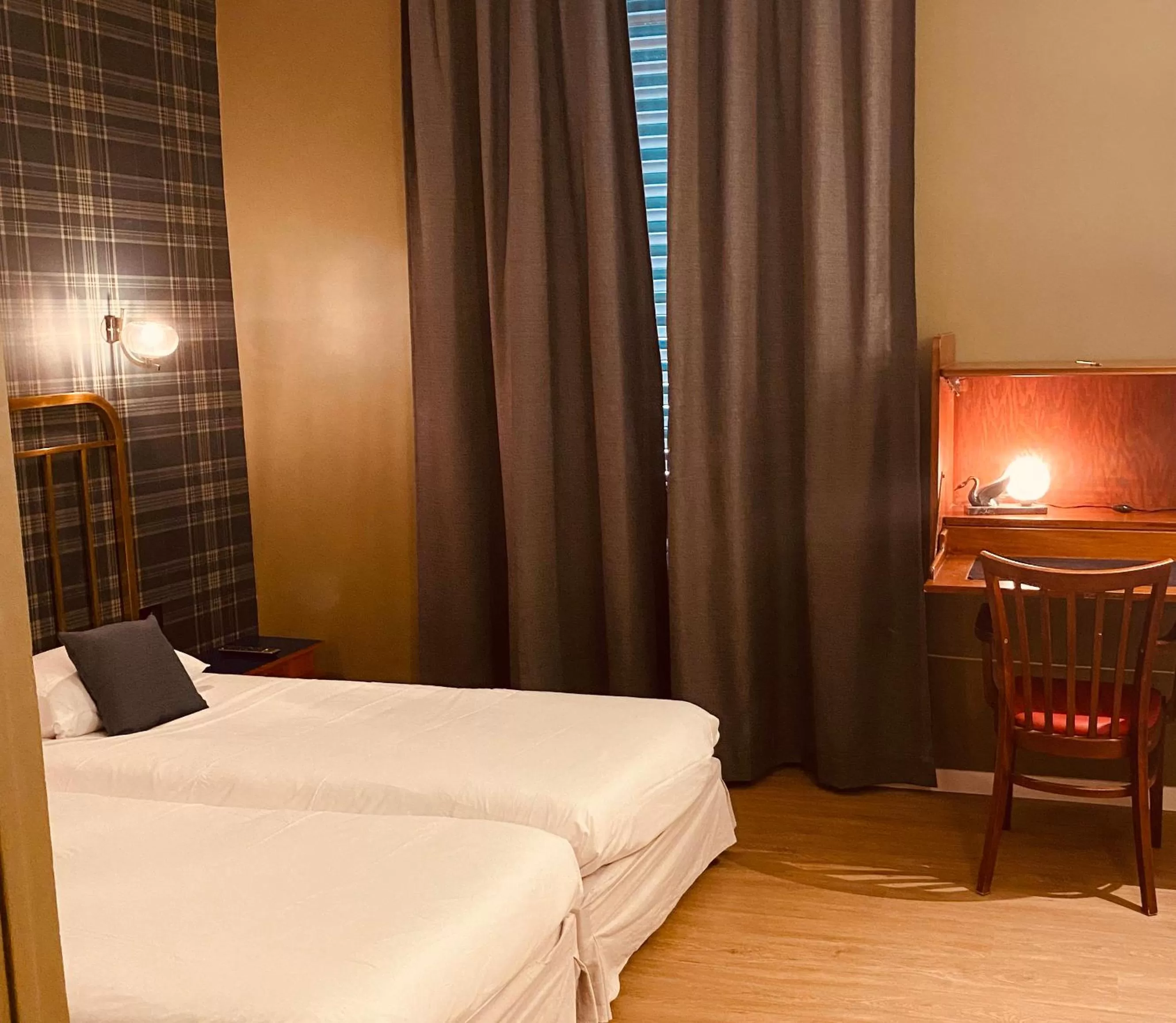 Bed in Grand Hotel De La Poste - Lyon Sud - Vienne