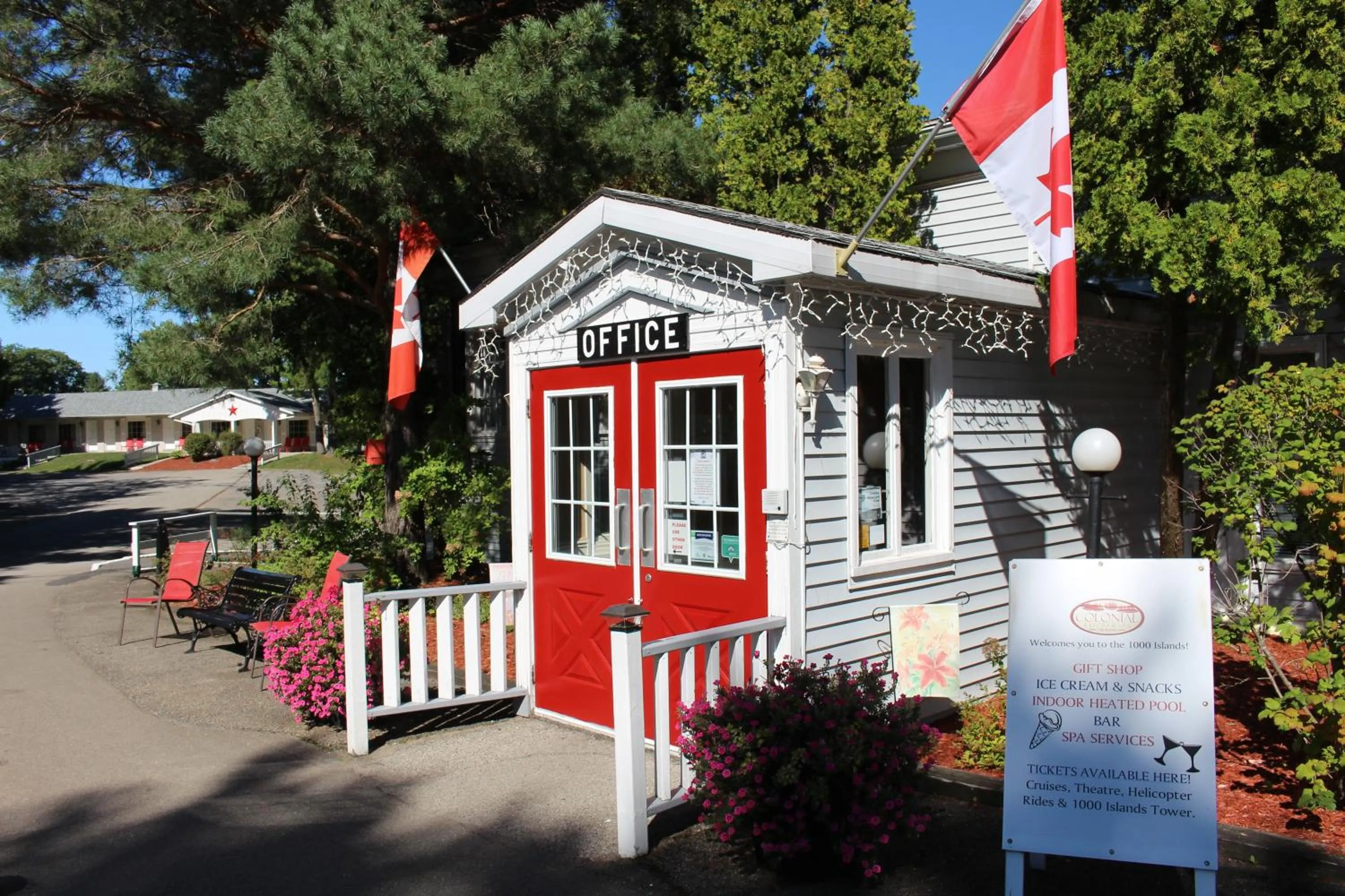 Facade/entrance in Colonial Resort-1000Islands