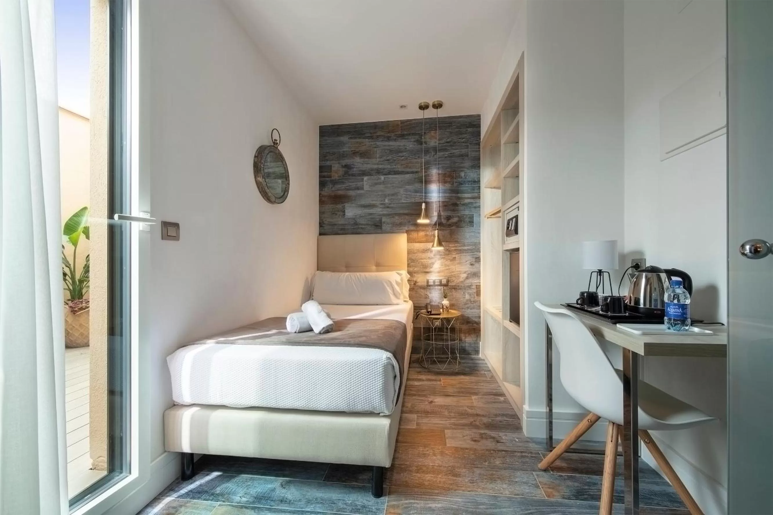 Decorative detail, Bed in Hotel Oasis