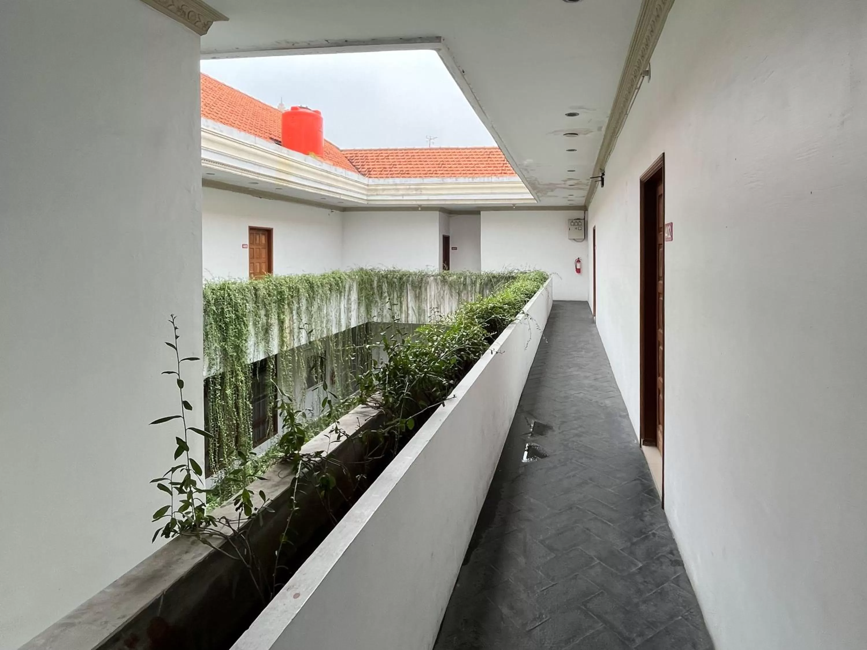 Balcony/Terrace in RedDoorz Premium Syariah at Mutiara Hijau Suites Medan