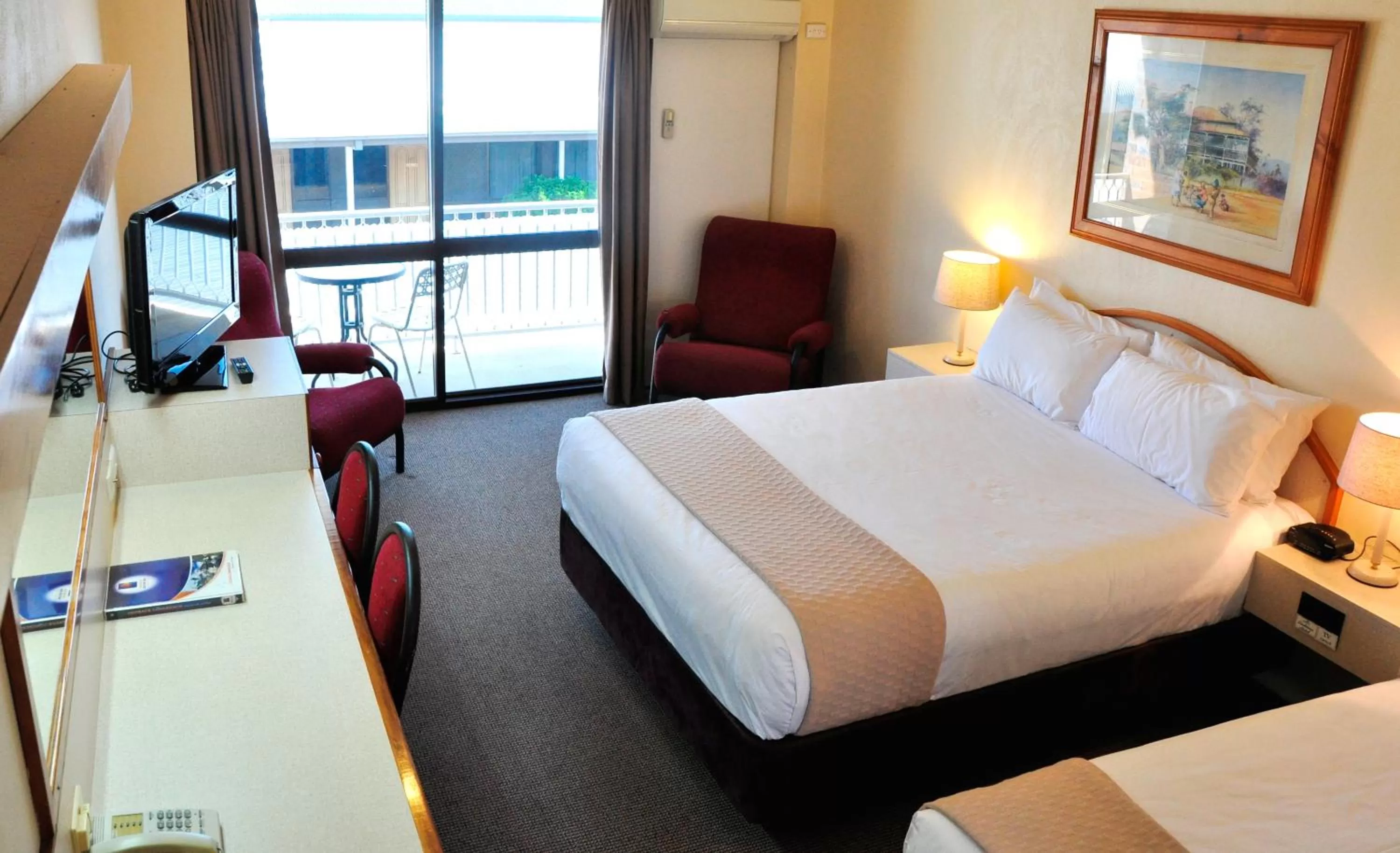 Bedroom, Bed in Longreach Motor Inn