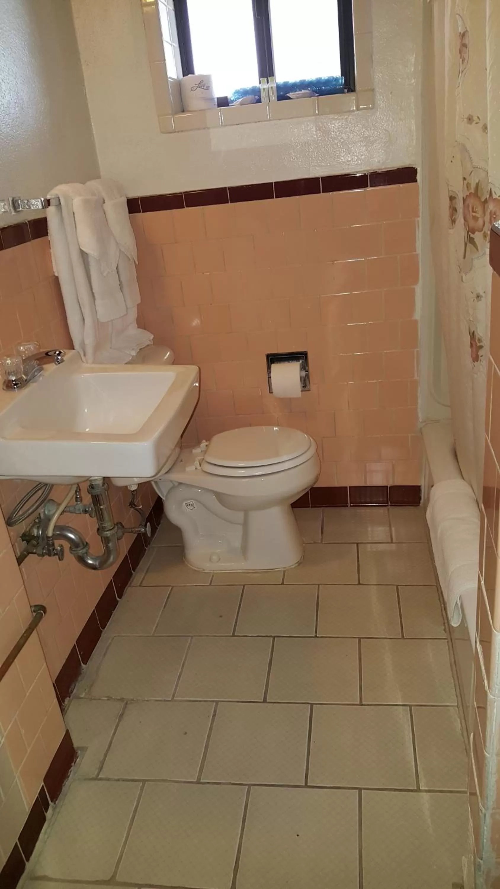 Cottonwood Court Motel