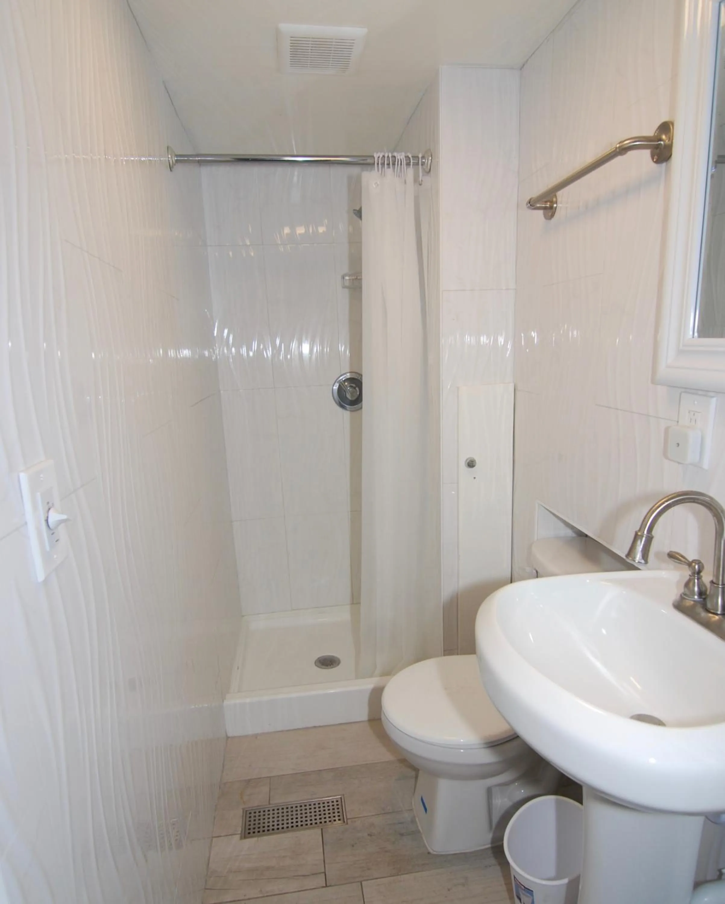 Bathroom in Sheridan Hostel