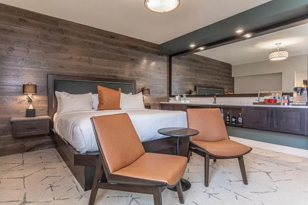 King Room - Disability Access in Ghost Light Inn King Room - Disability Access in Ghost Light Inn