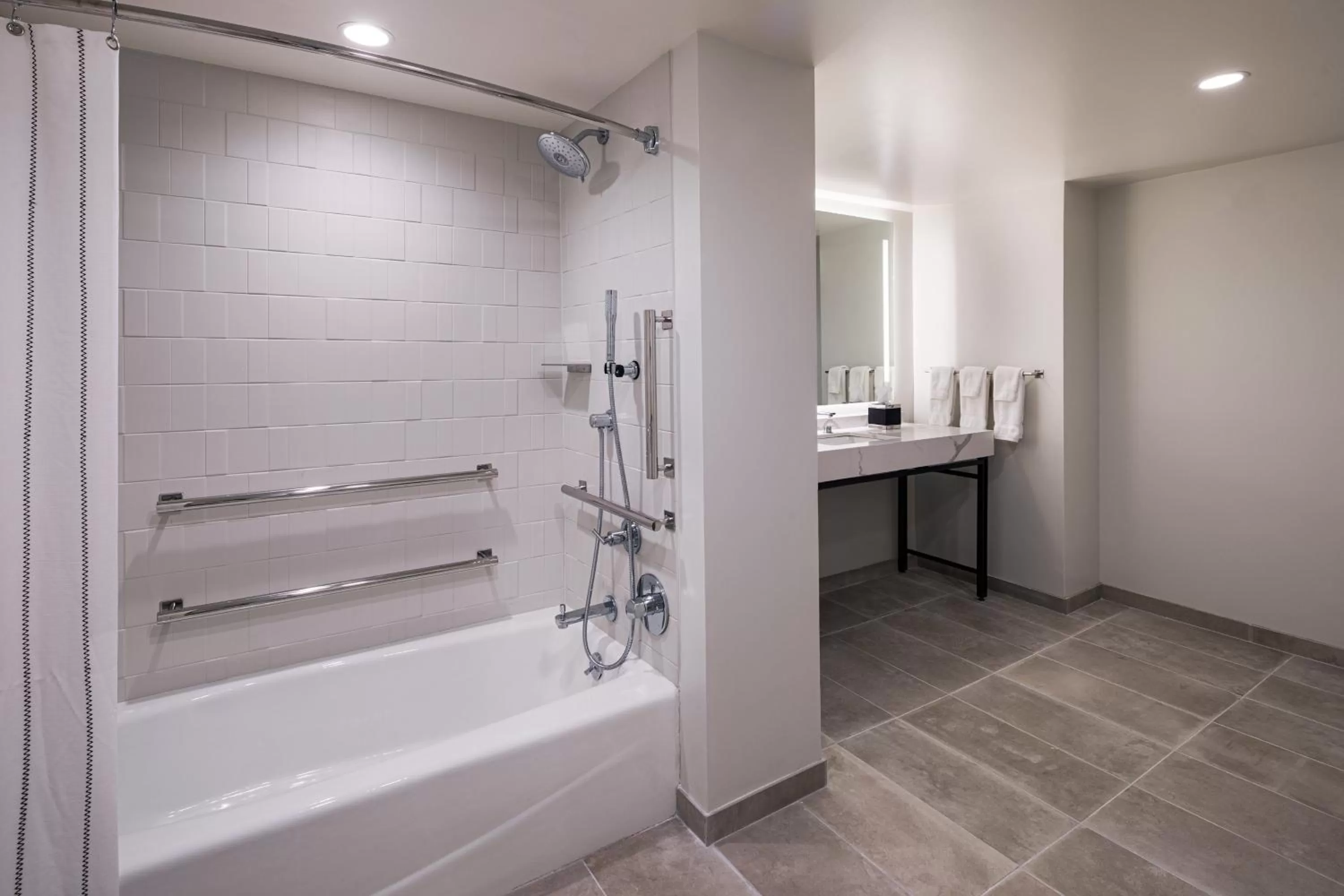 Bathroom in Portland Sheraton at Sable Oaks