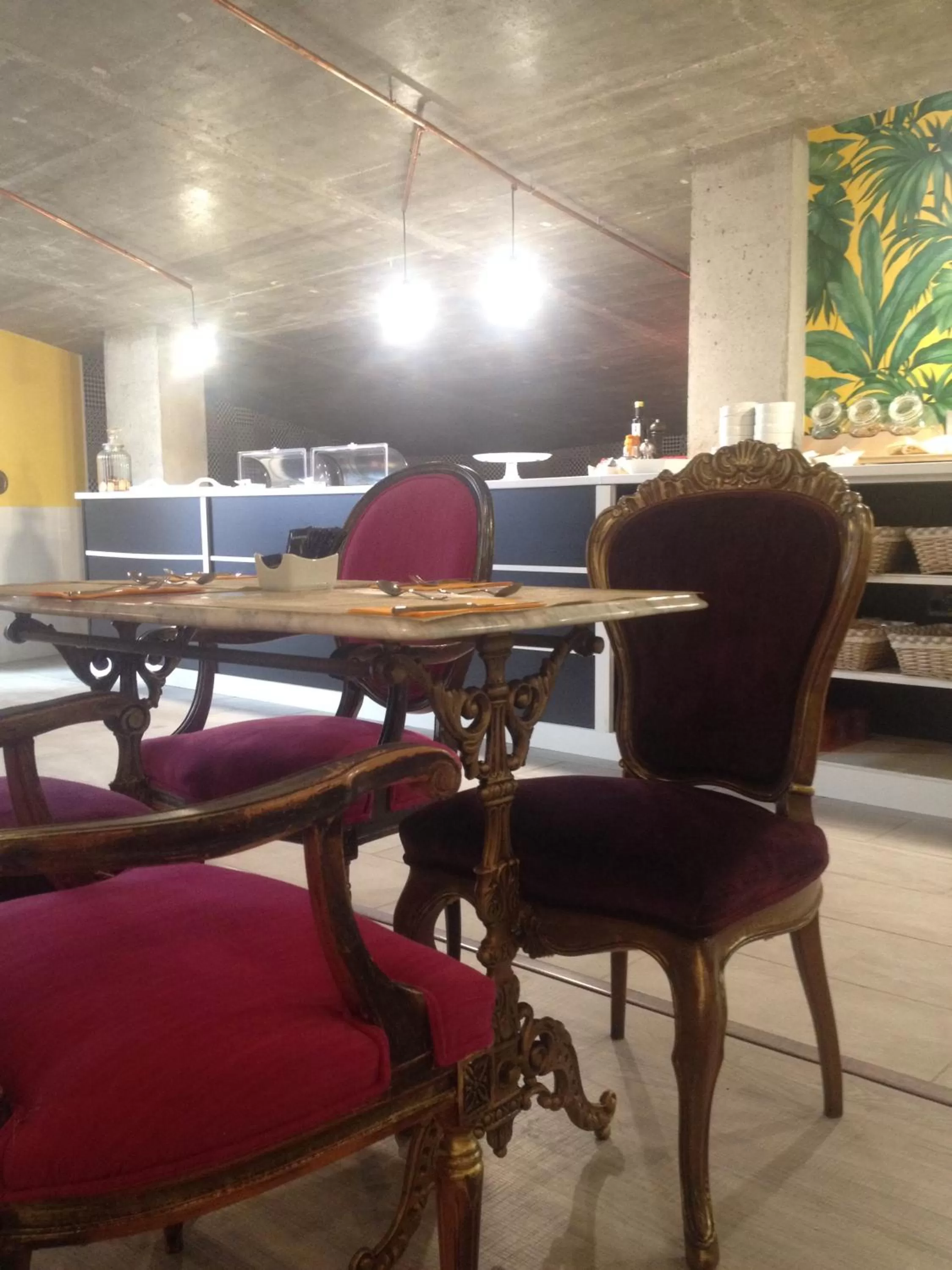 Restaurant/places to eat in Hotel Art Santander