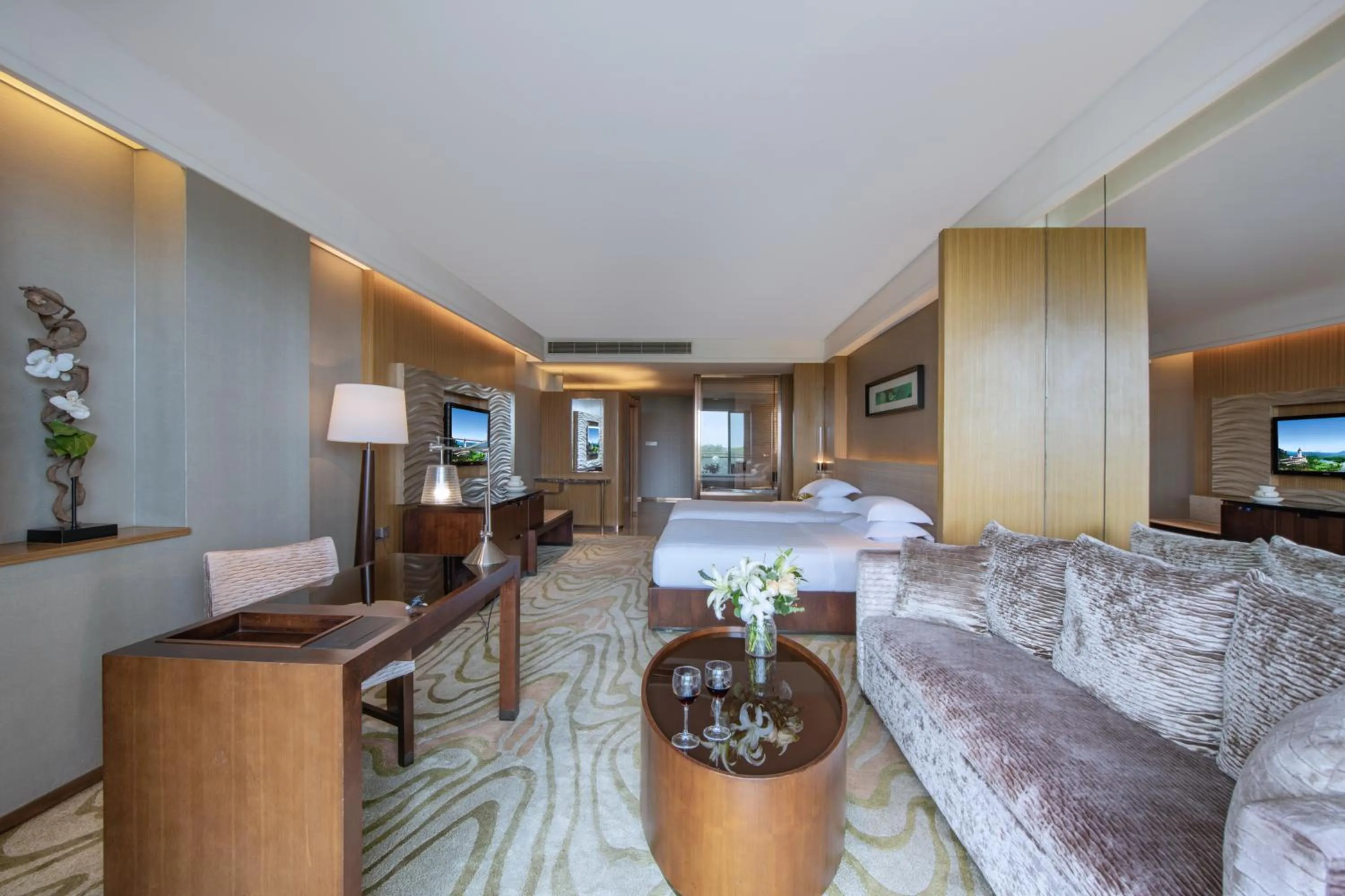 Photo of the whole room, Bed in Mission Hills Hotel Resorts Dongguan