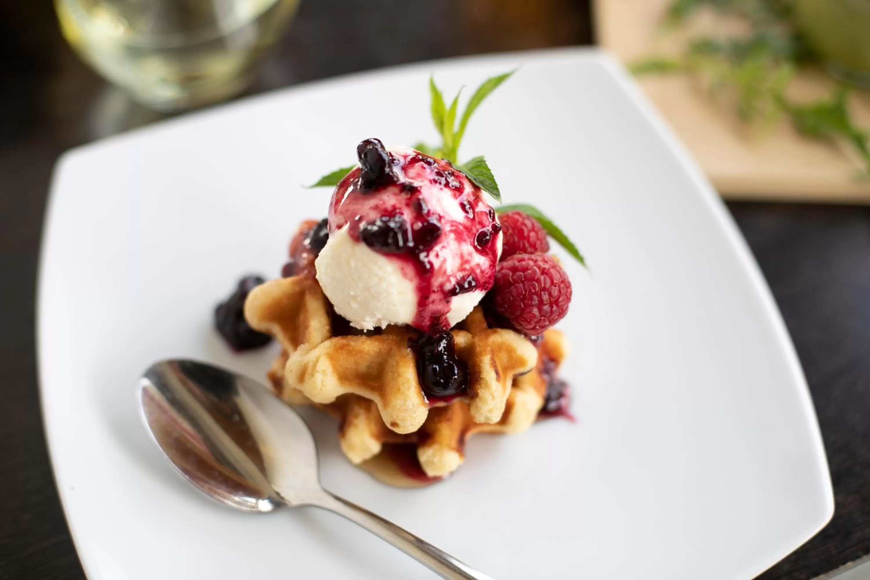 Restaurant/places to eat in ibis Sydney Airport