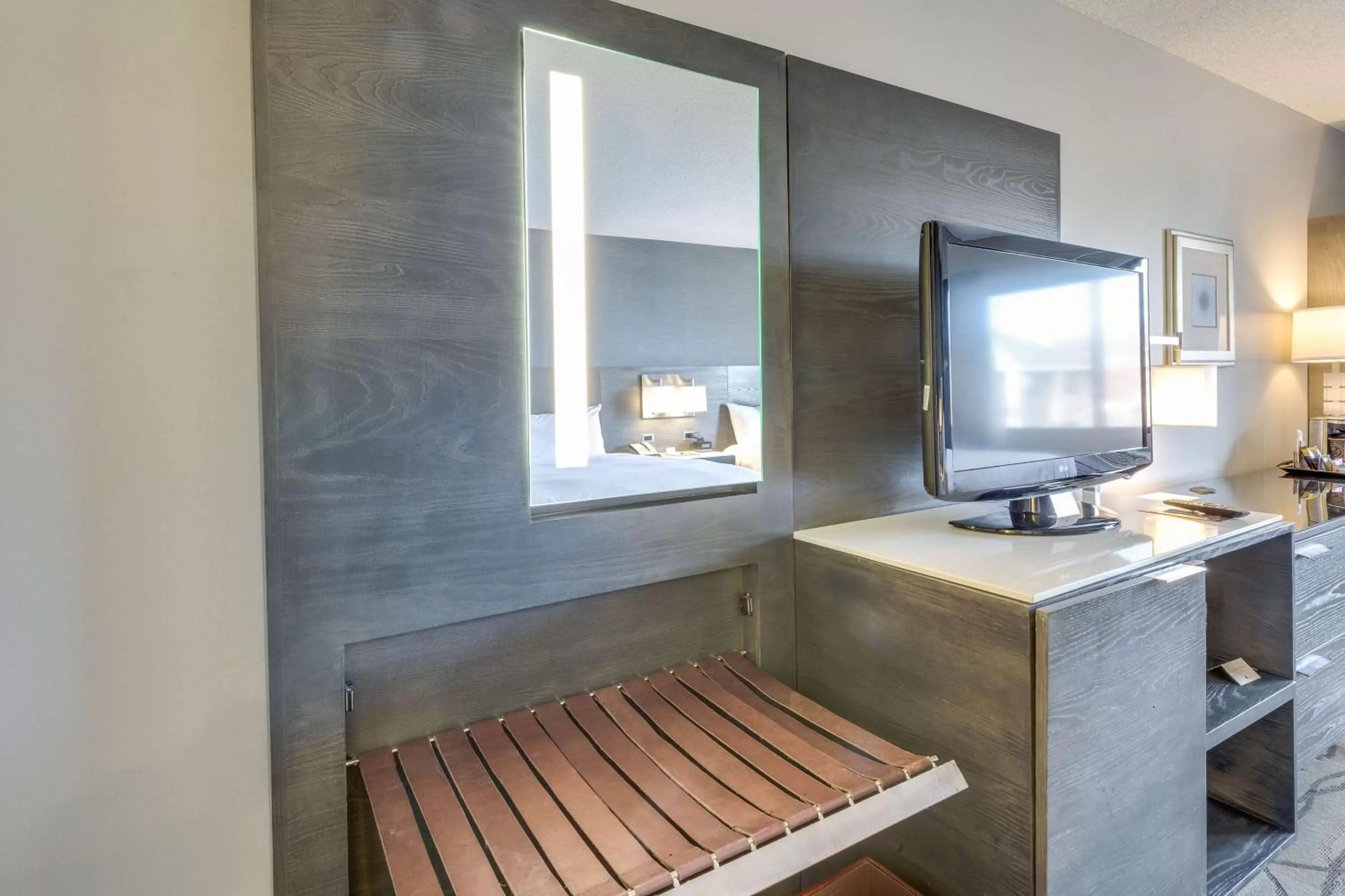 Bedroom in DoubleTree by Hilton Racine Harbourwalk