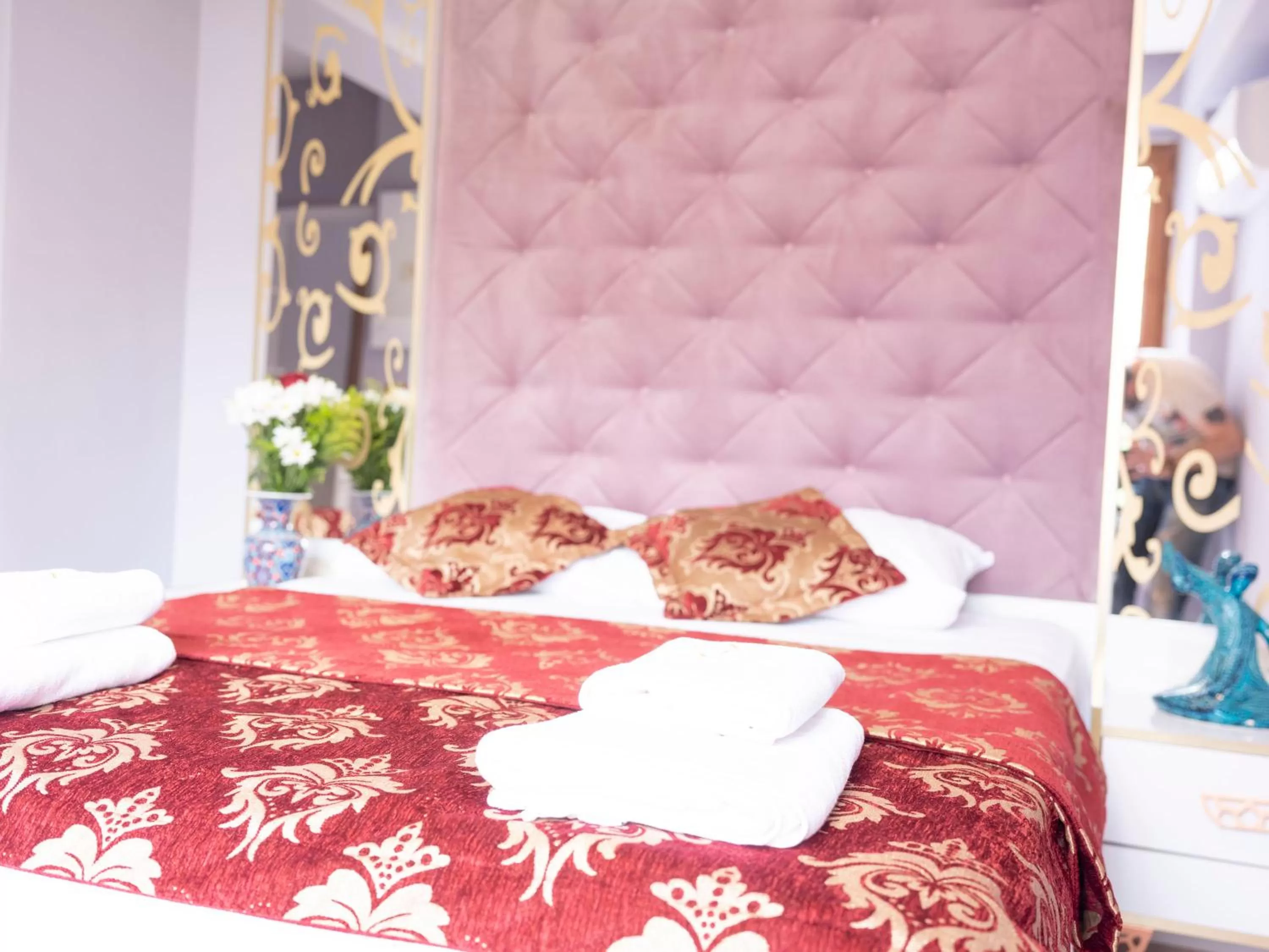 Property building, Bed in The Zanadu İstanbul