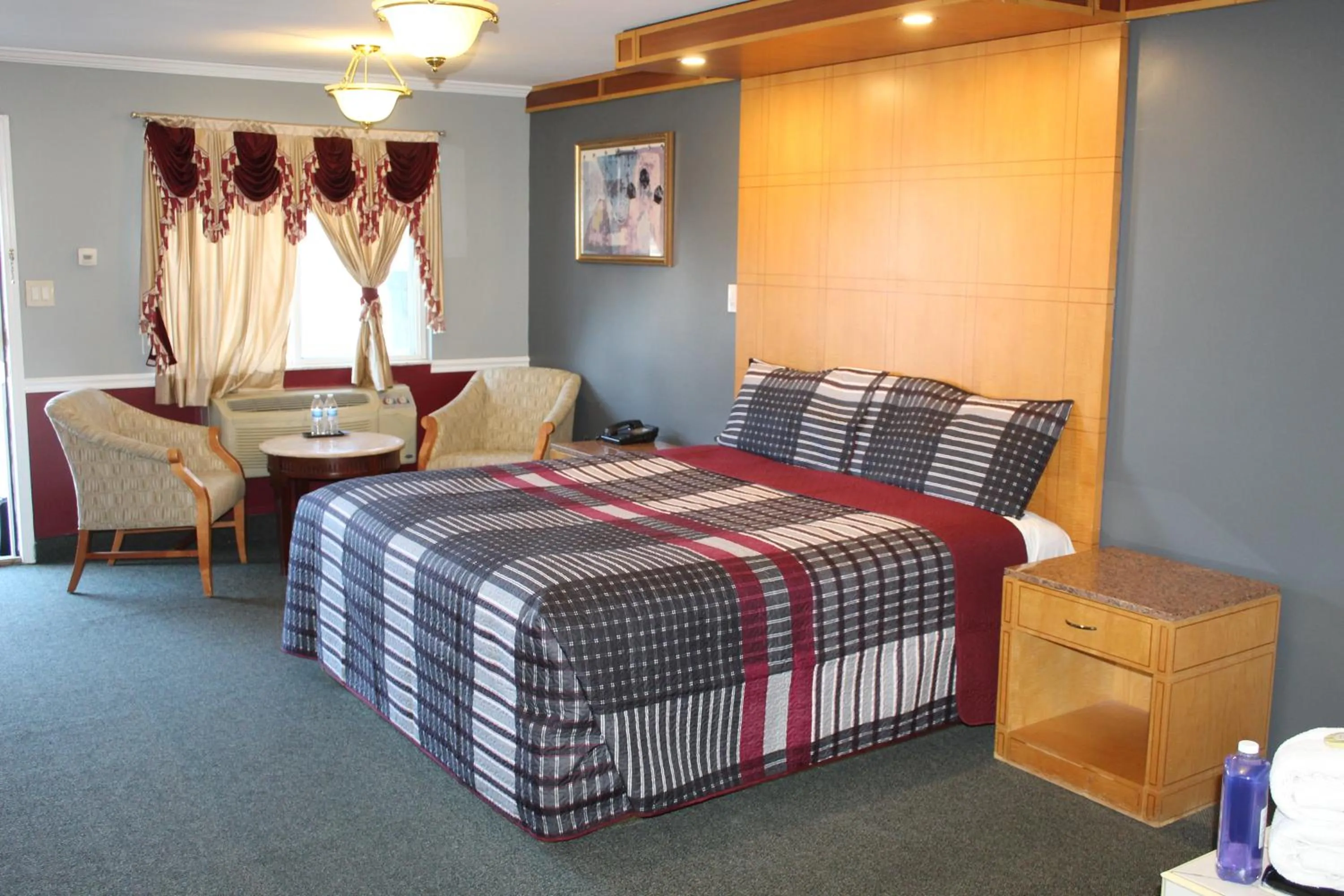 Living room, Bed in Liberty Inn Absecon Atlantic City