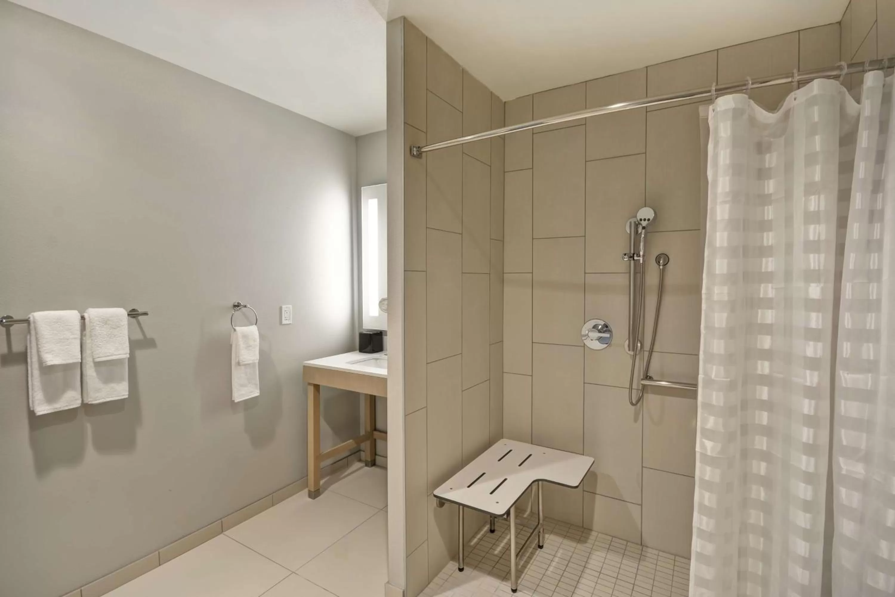 Photo of the whole room in Hyatt Place Fresno