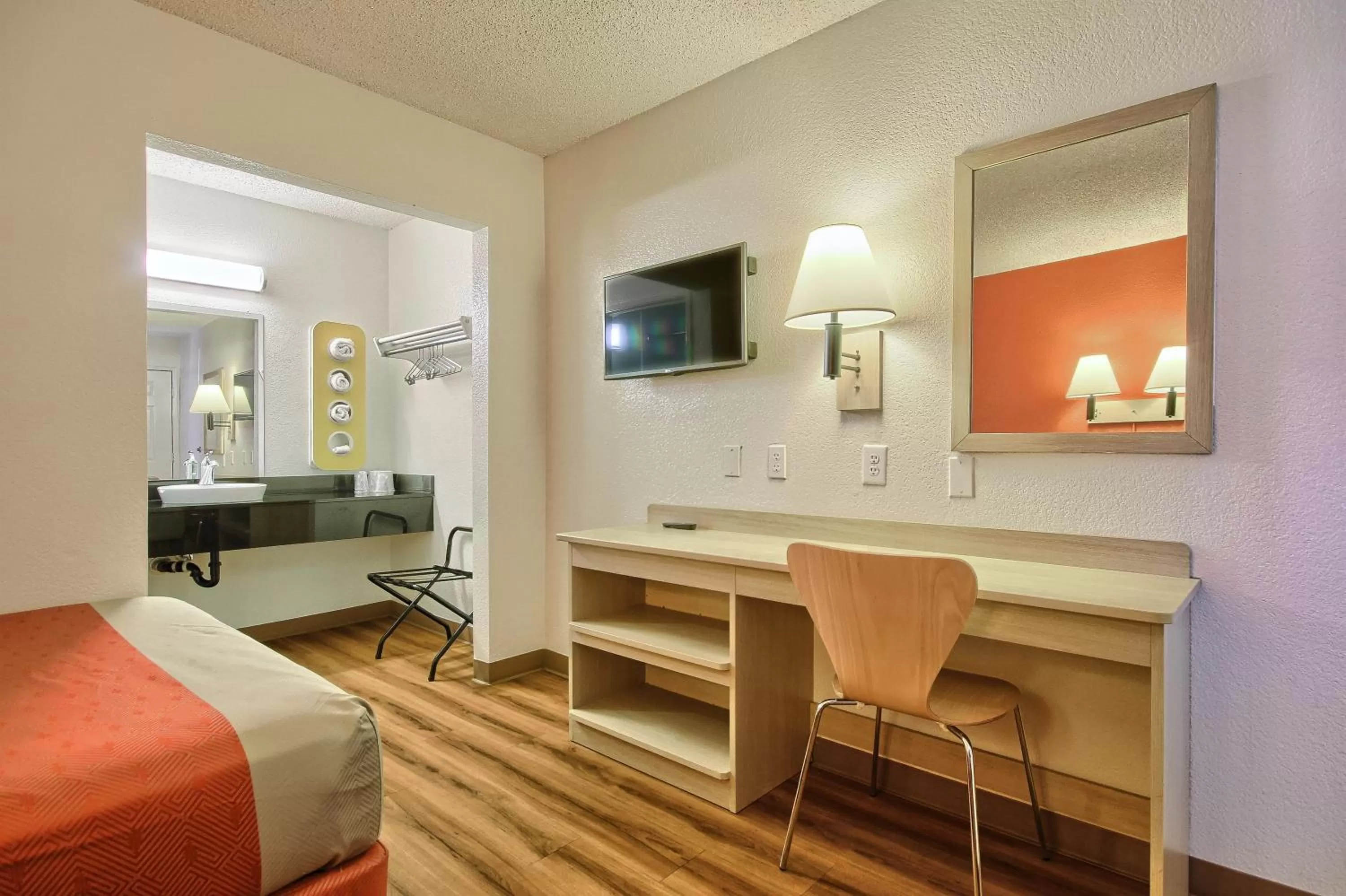 TV and multimedia in Motel 6-Fresno, CA - Blackstone South