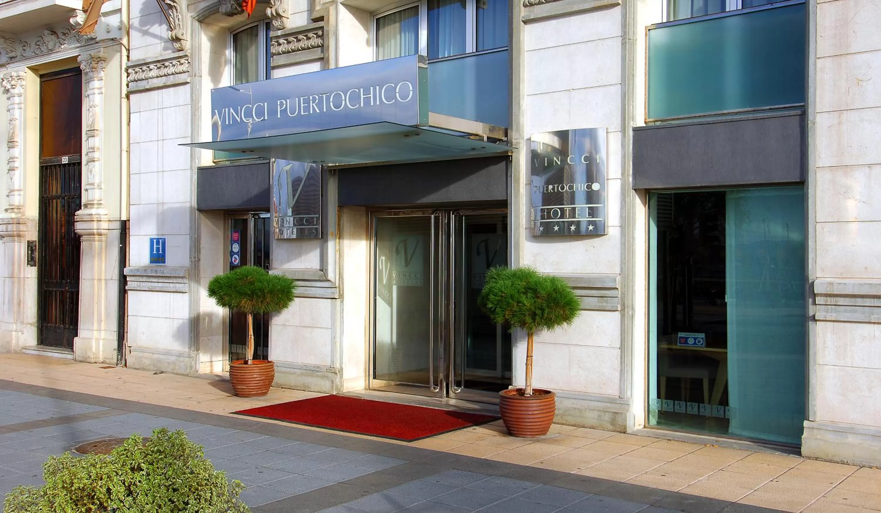 Property building in Vincci Puertochico