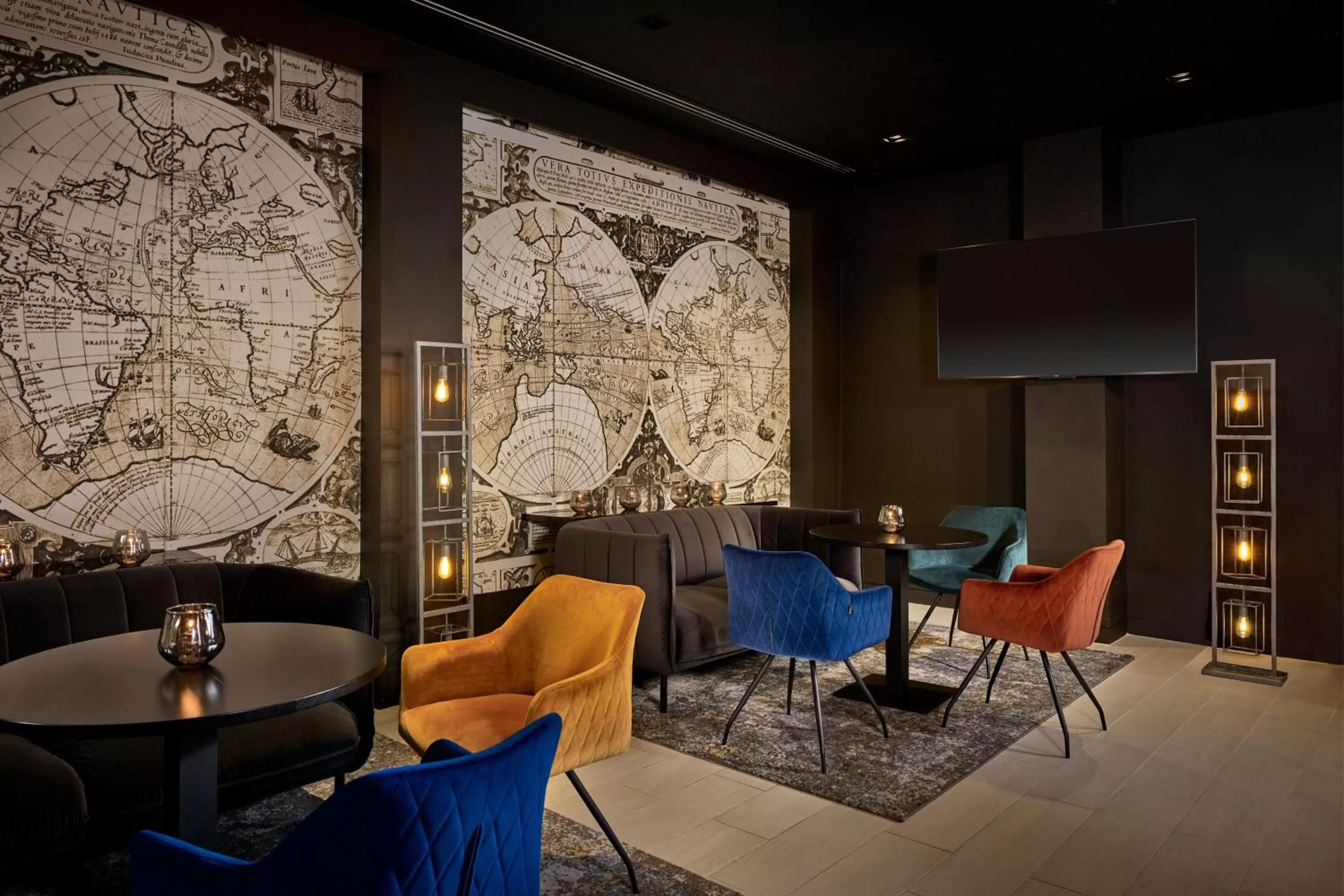 Lounge or bar in Sheraton Heathrow Hotel