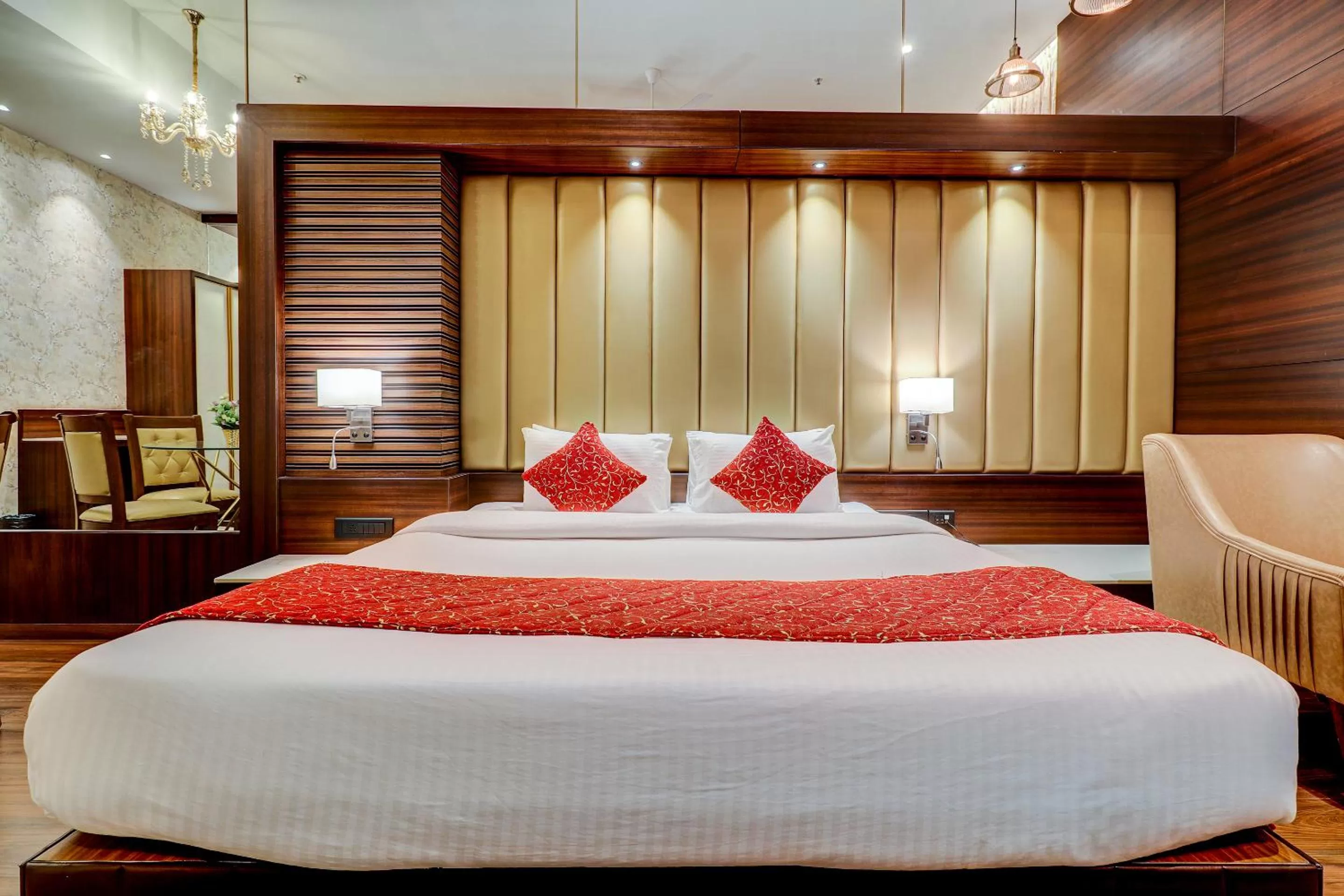 Bed in Hotel Gurudev Grand