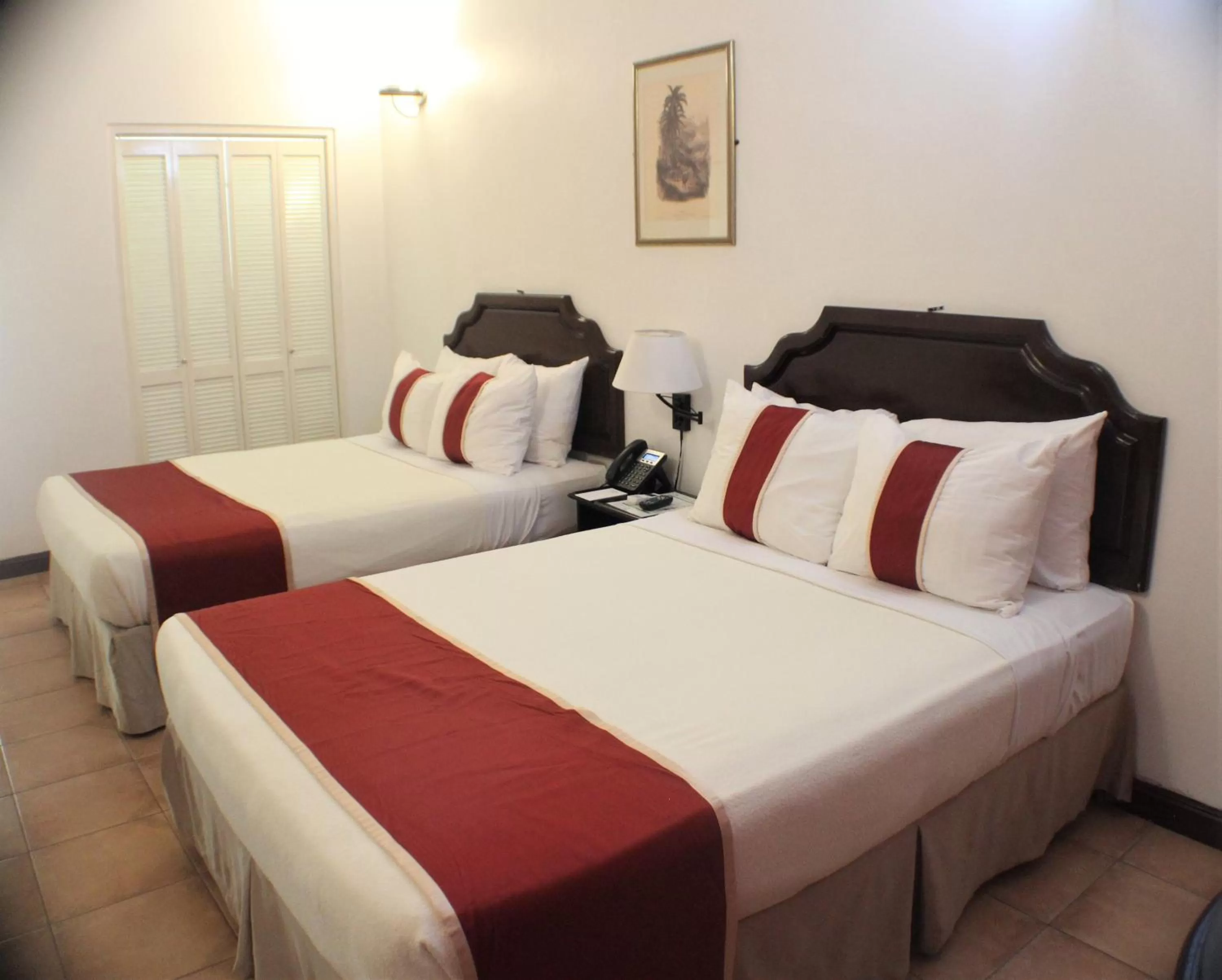 Bed in Altamont Court Hotel