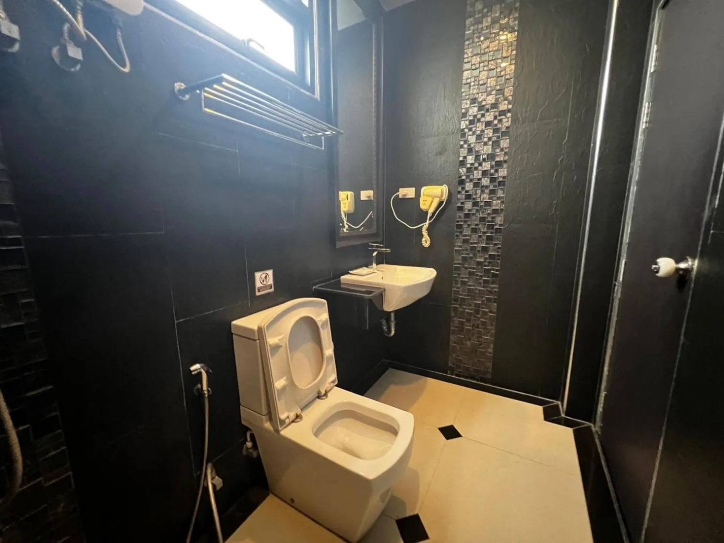 Shower in Srisawara Casa Hotel