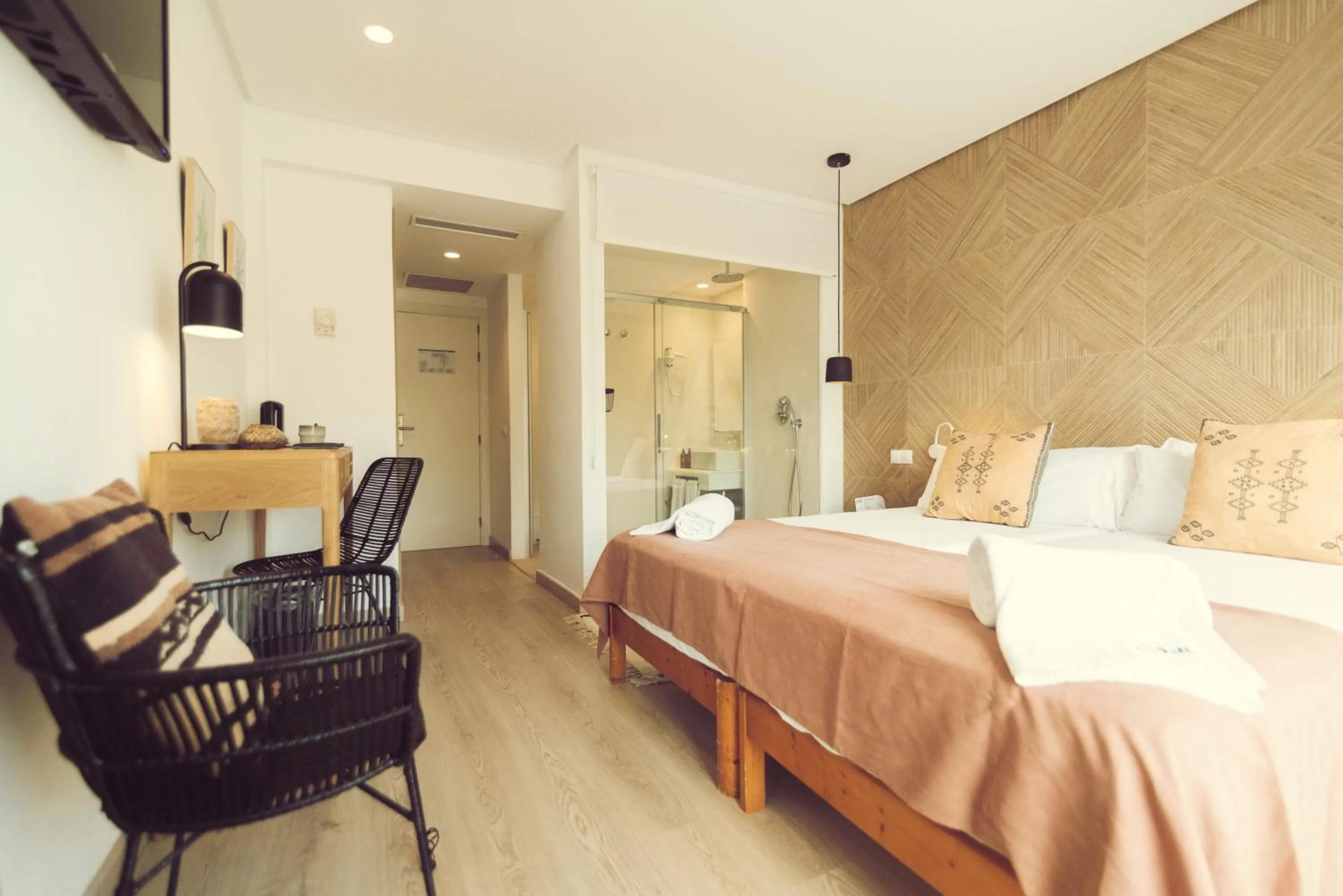 Bathroom, Bed in ICON Valparaiso - Adults Only