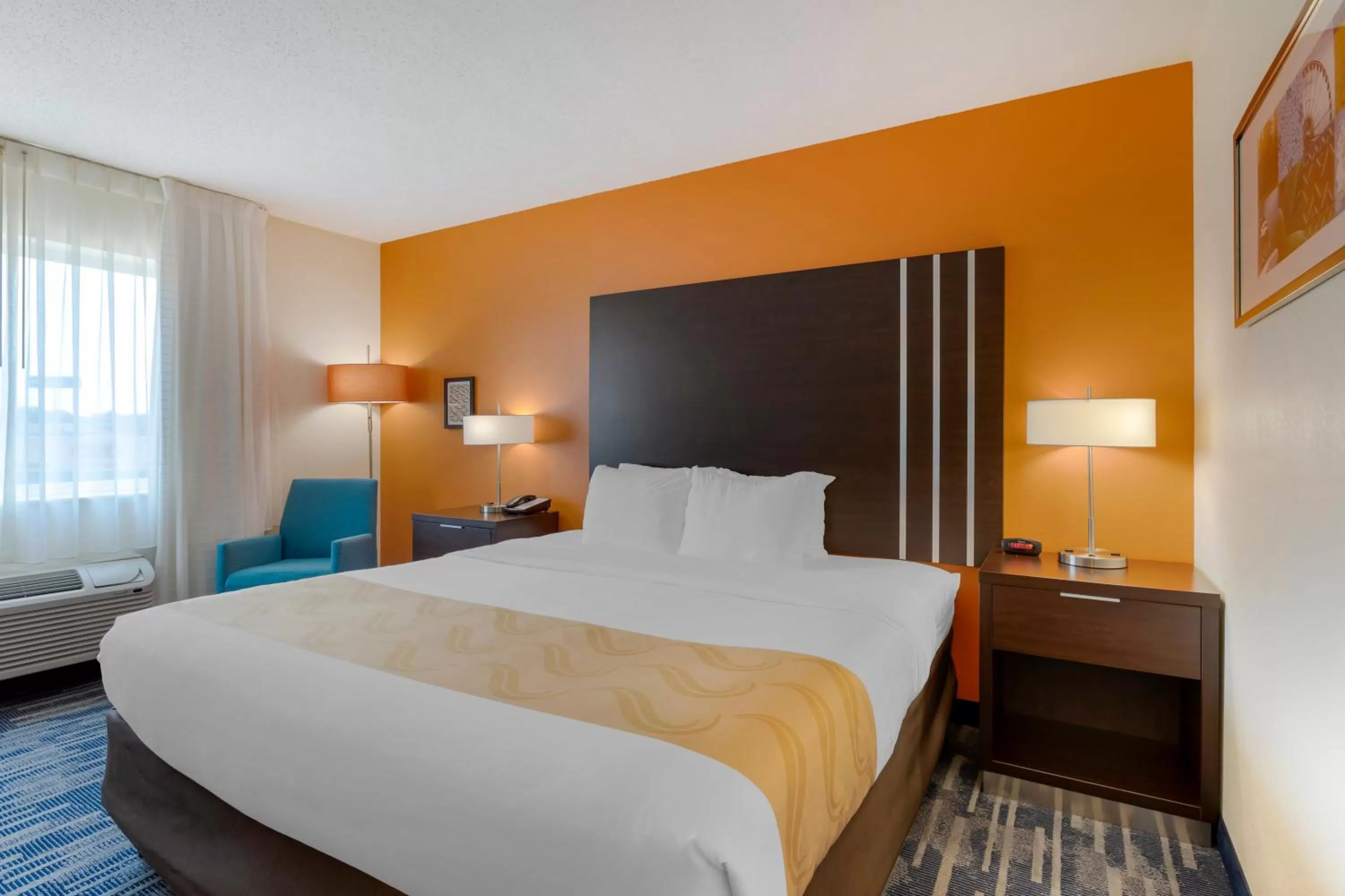 Bed in Quality Inn & Suites Keokuk North