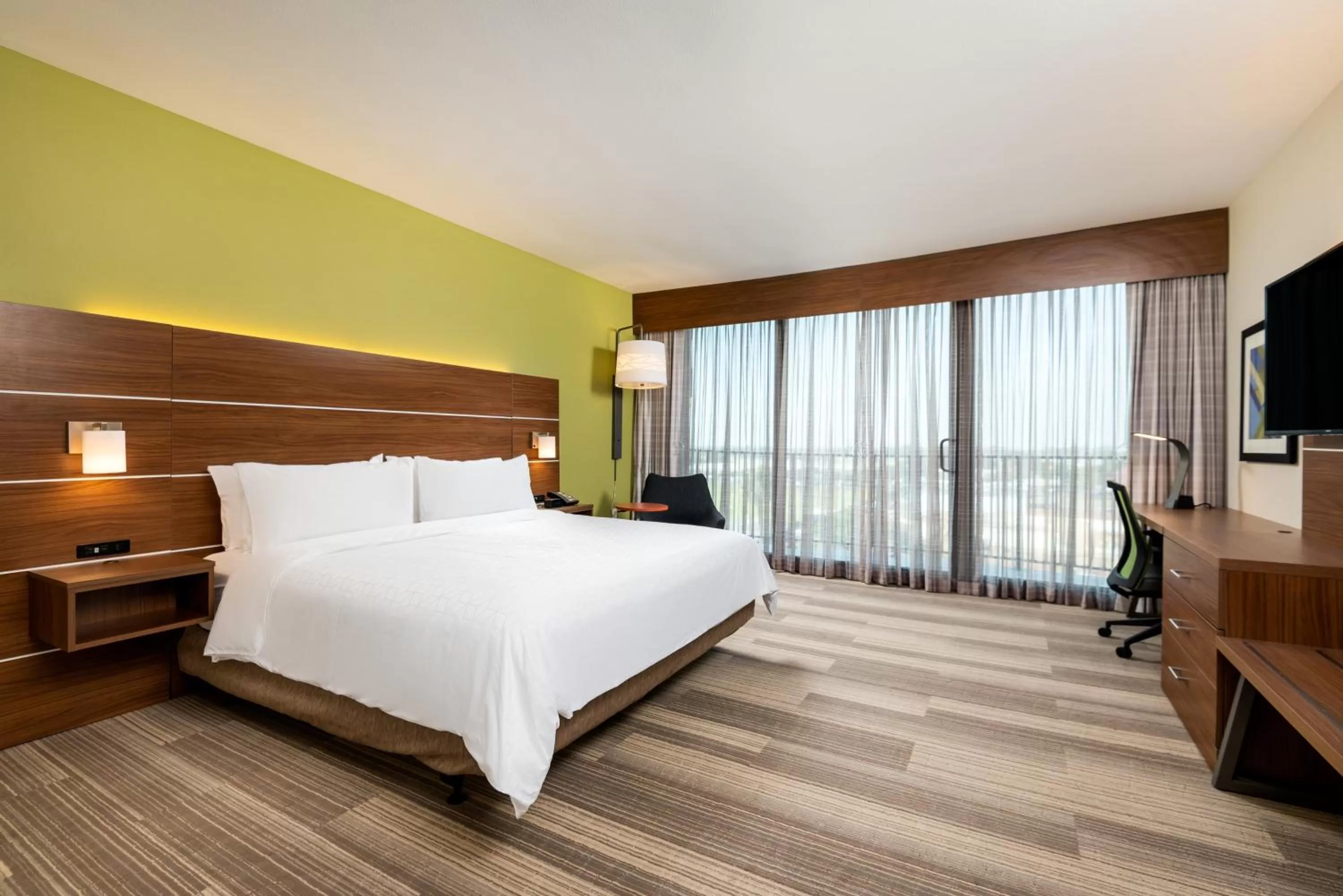 Bed in Holiday Inn Express & Suites Santa Ana - Orange County by IHG