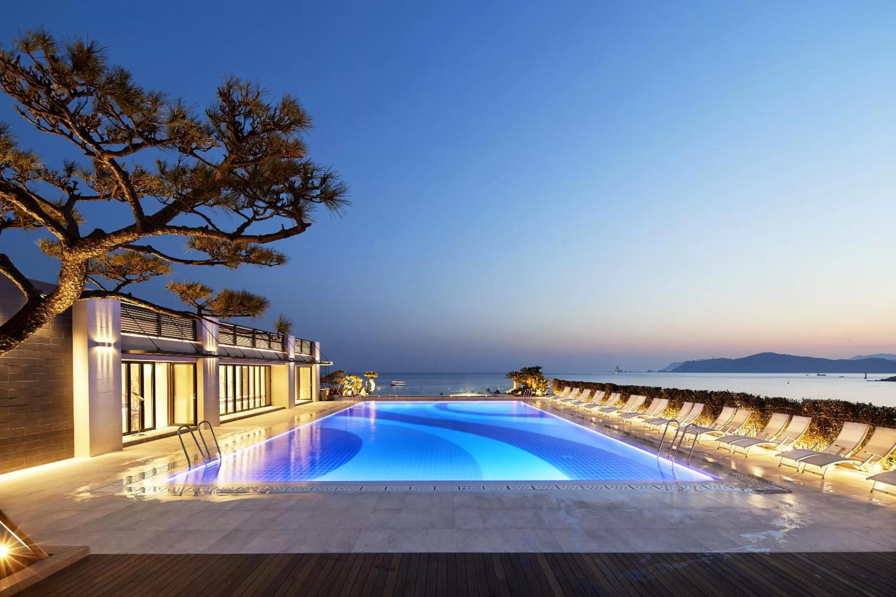 Swimming pool in Paradise Hotel Busan