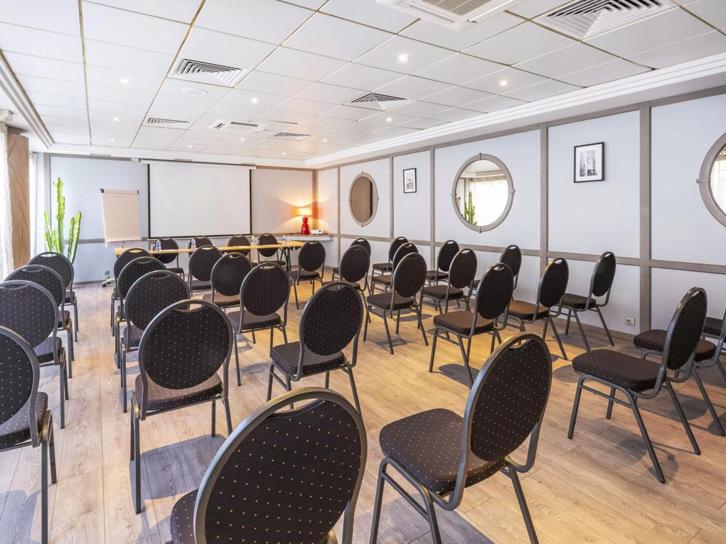 Business facilities in Hotel Nice Riviera