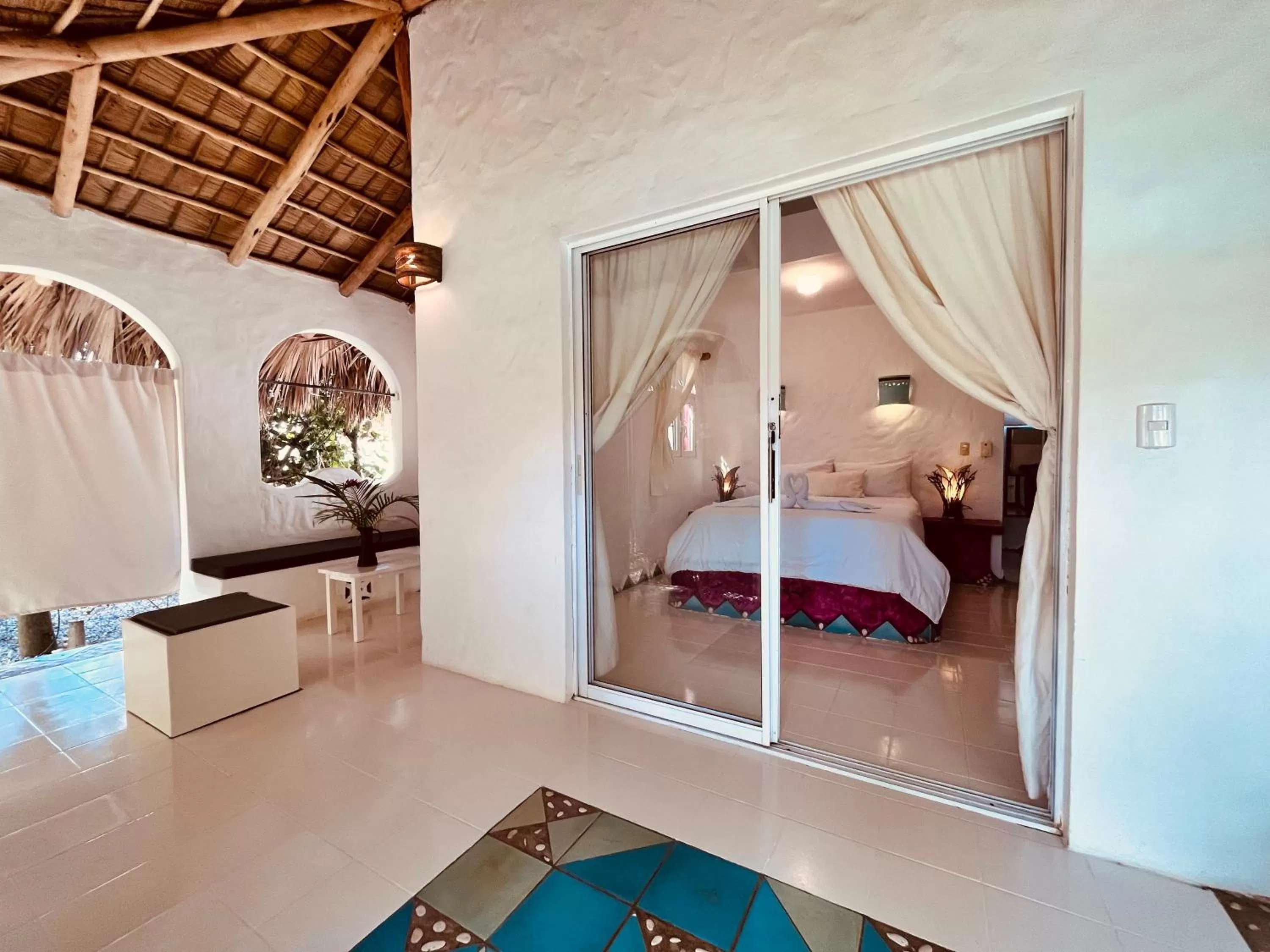 Patio, Bed in Hotel La Tortuga