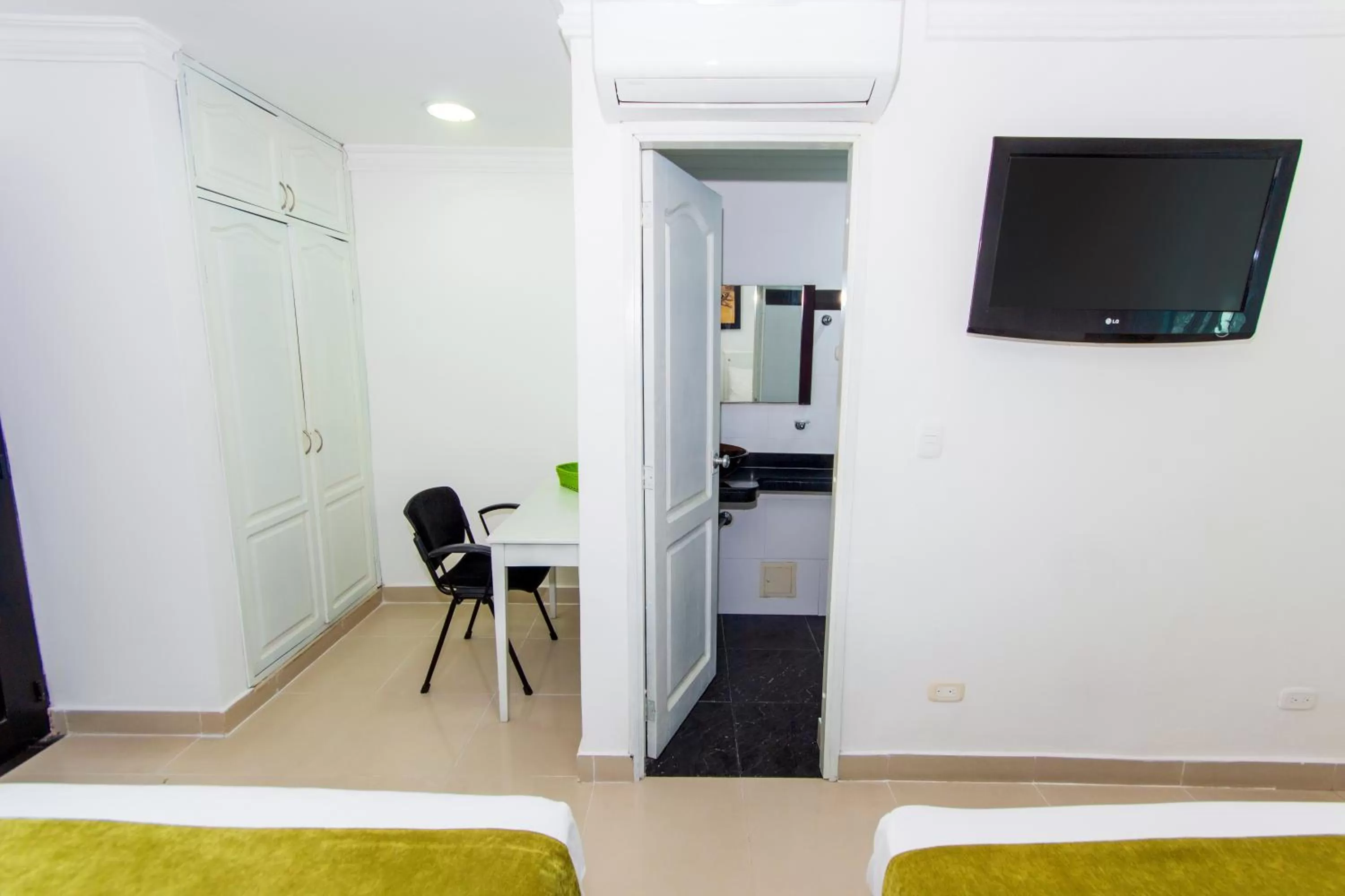 Bathroom, Bed in Hotel Bocagrande By GEH Suites