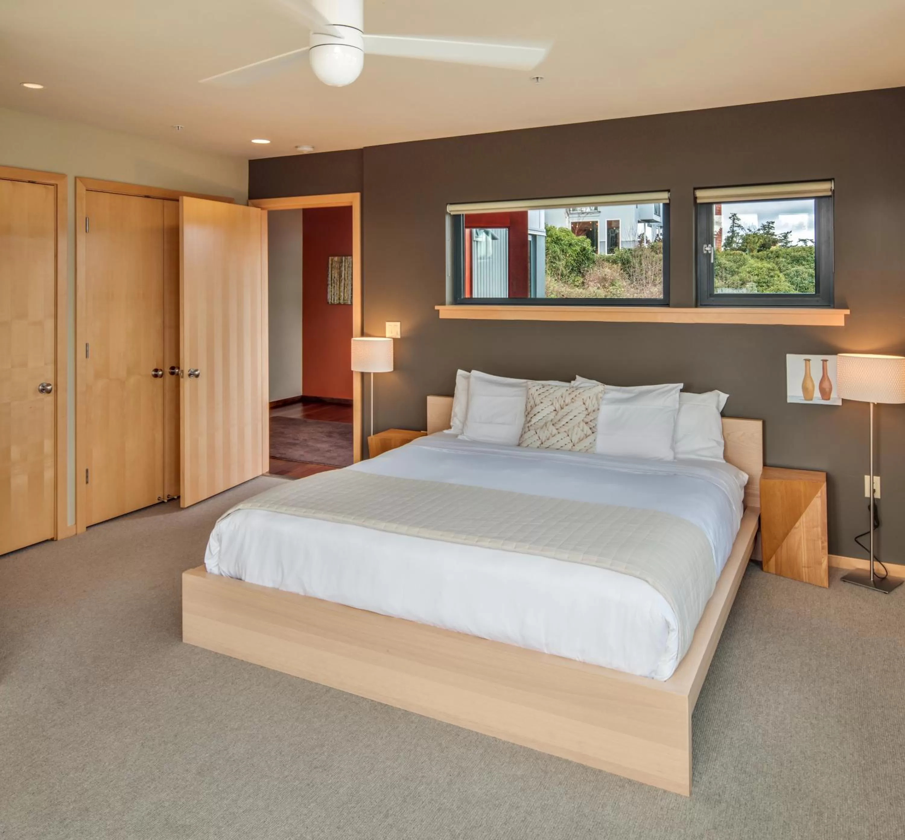 Bedroom, Bed in Island Inn at 123 West