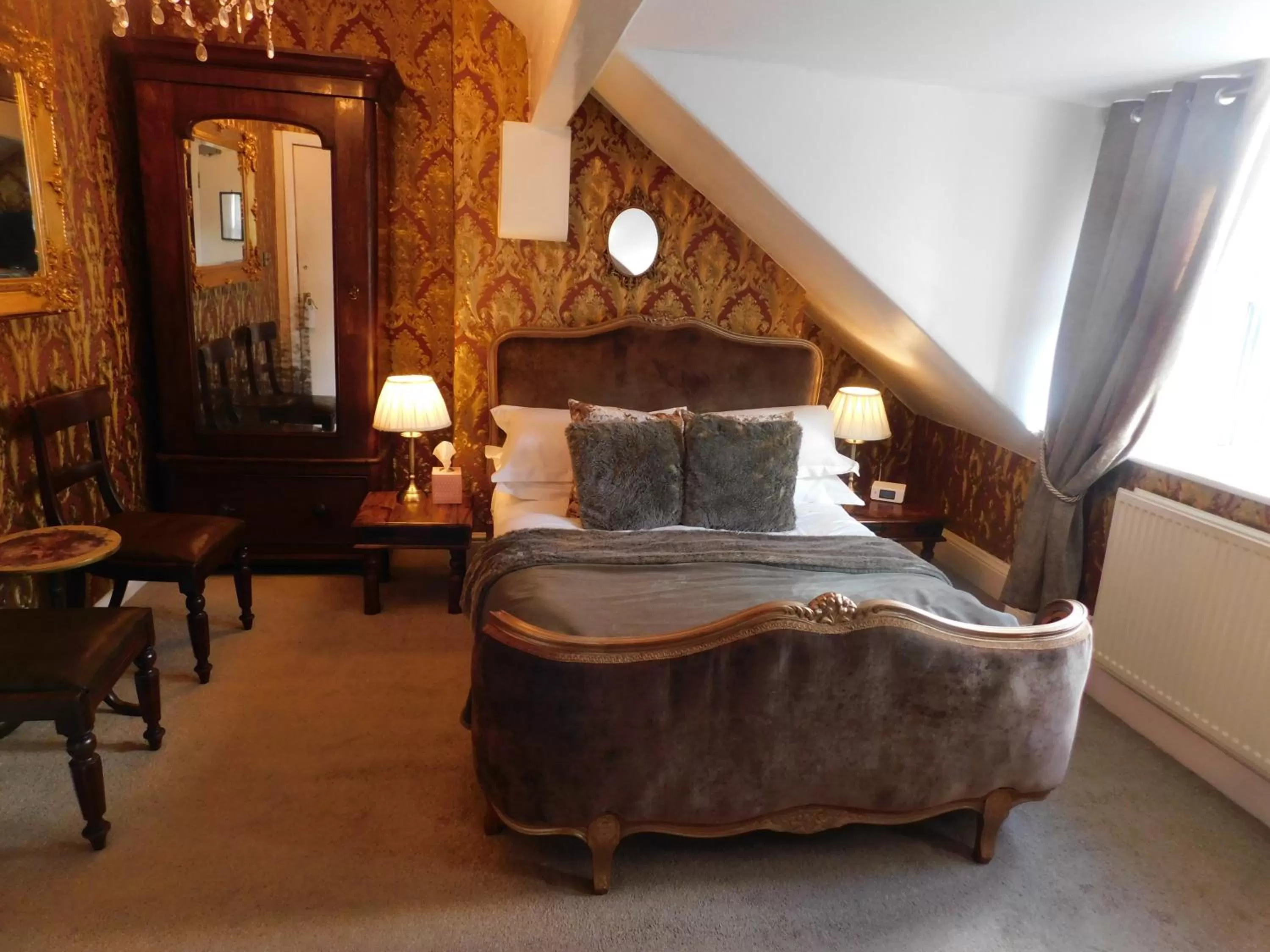 Bed in The Old Registry guest house