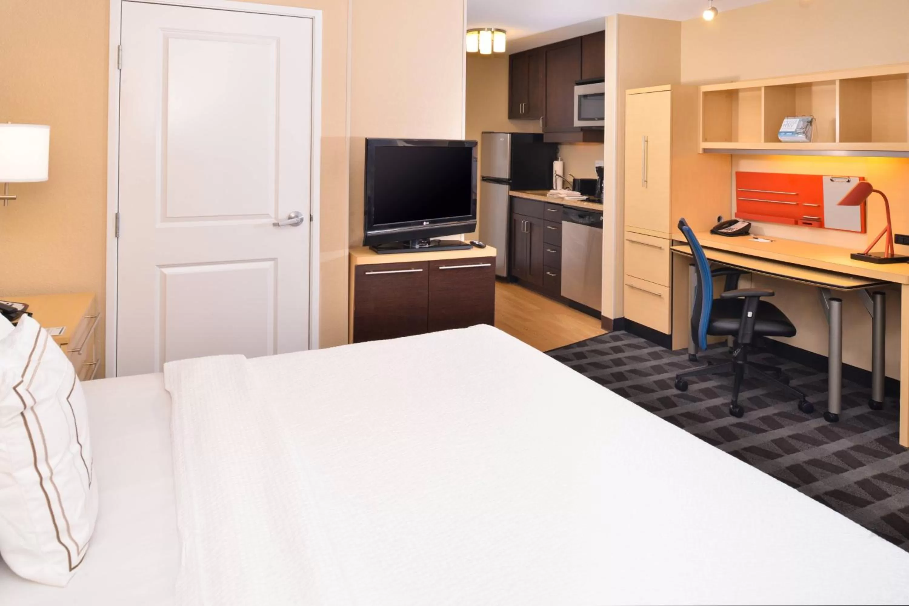 Photo of the whole room, Bed in TownePlace Suites by Marriott Las Vegas Henderson