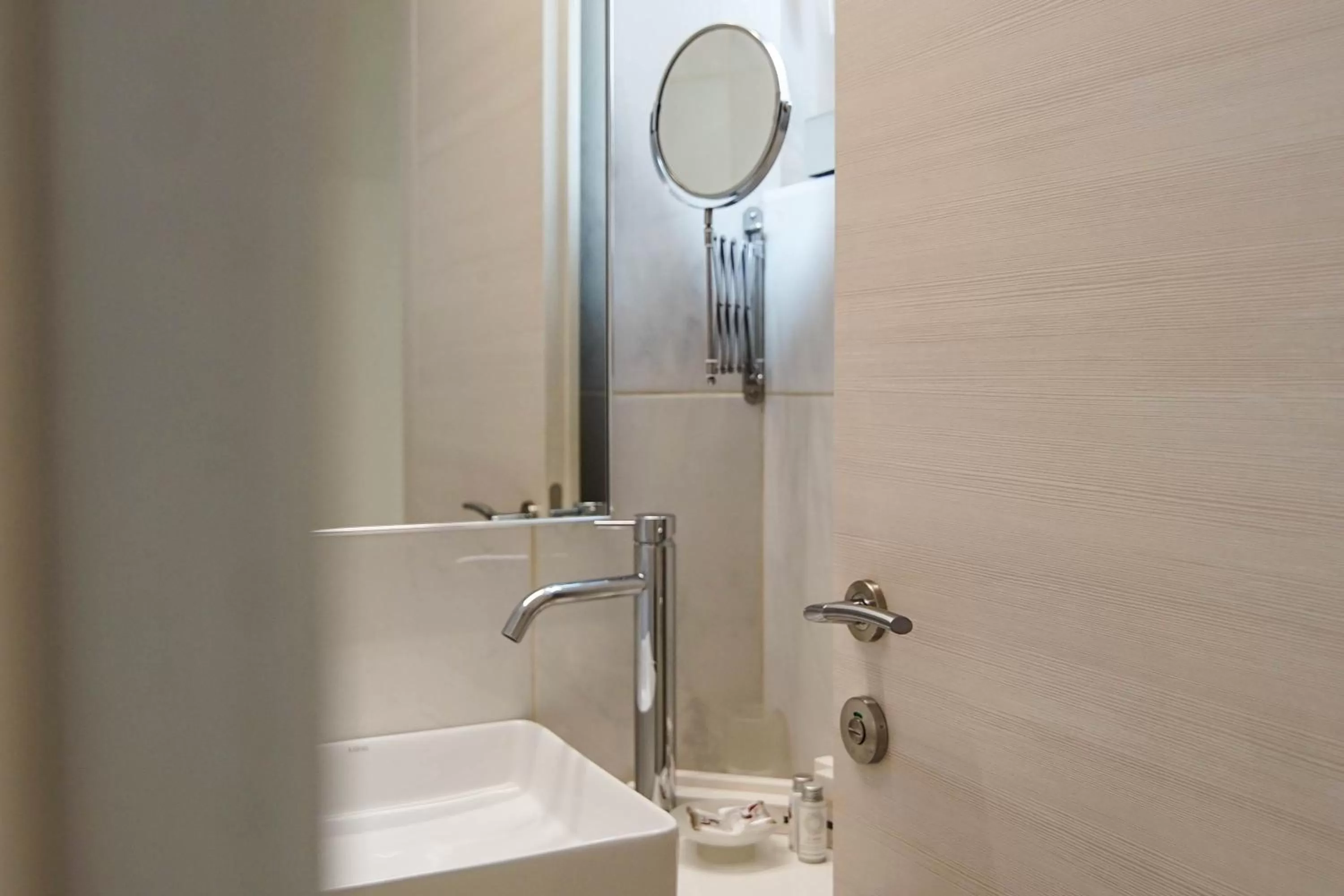 Bathroom in Athens Cypria Hotel