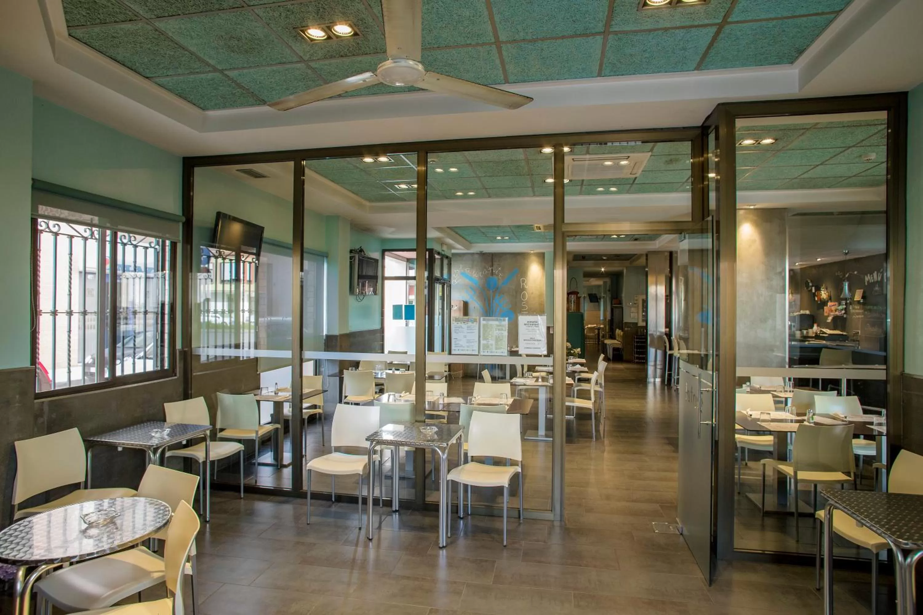 Restaurant/places to eat in Hotel Rostits