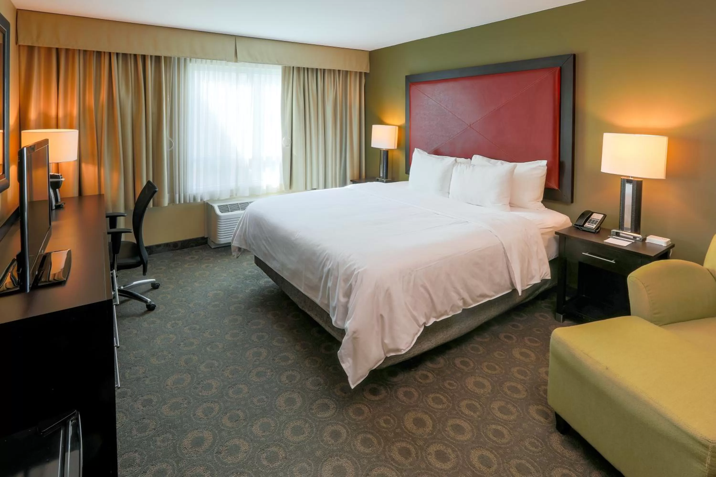 Photo of the whole room, Bed in Crowne Plaza Houston Galleria Area by IHG