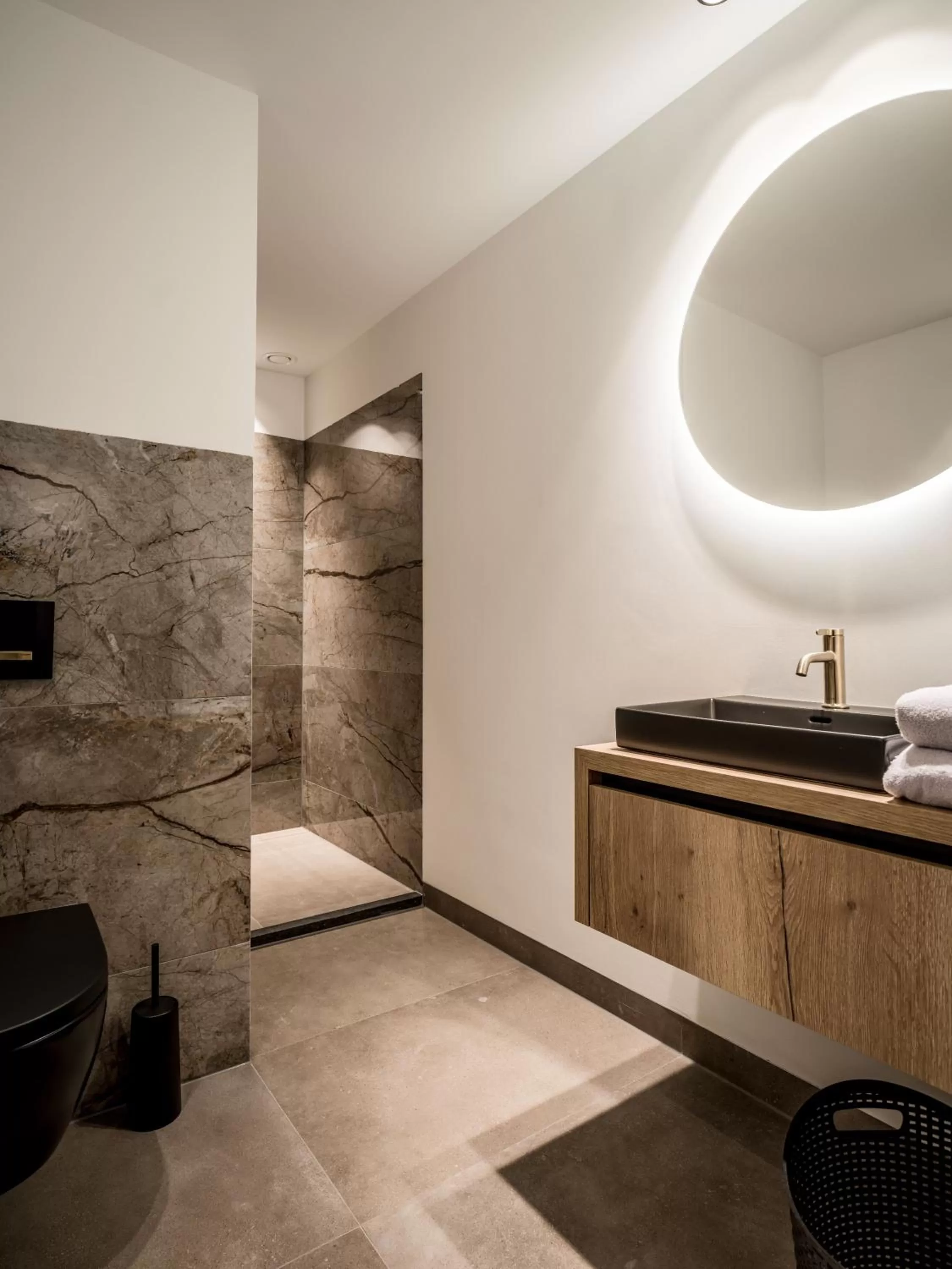 Bathroom in Lindenhuys Logies